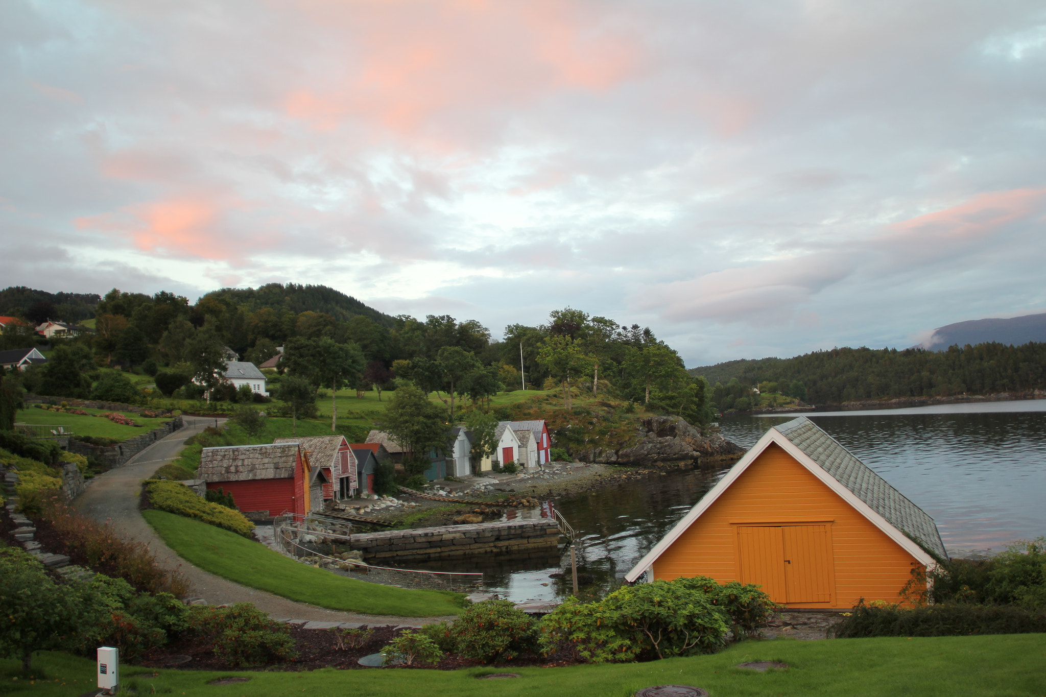 Canon EOS 60D + Canon EF 20mm F2.8 USM sample photo. Solstrand sunset 2 photography