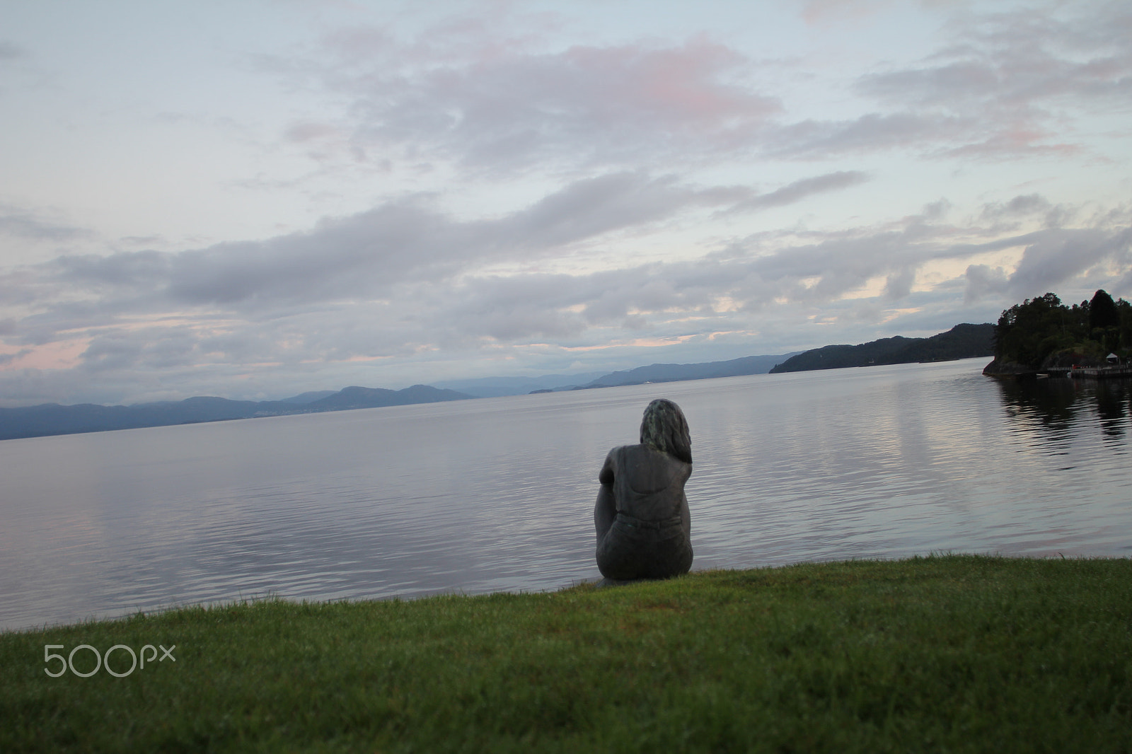 Canon EOS 60D + Canon EF 20mm F2.8 USM sample photo. Girl reflecting on life photography