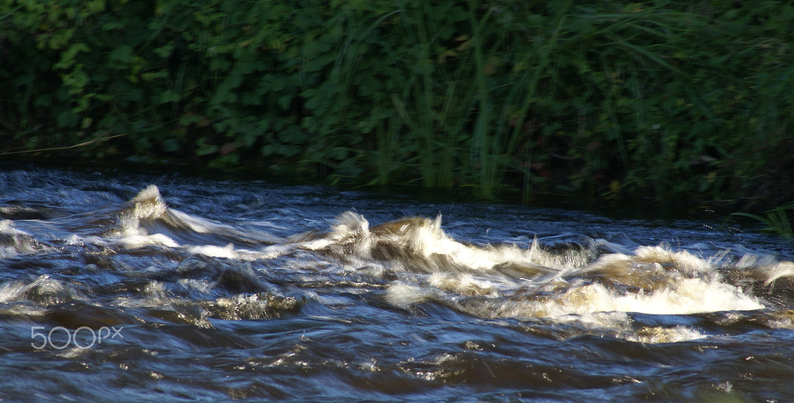 Sony 75-300mm F4.5-5.6 sample photo. Stormy waves photography
