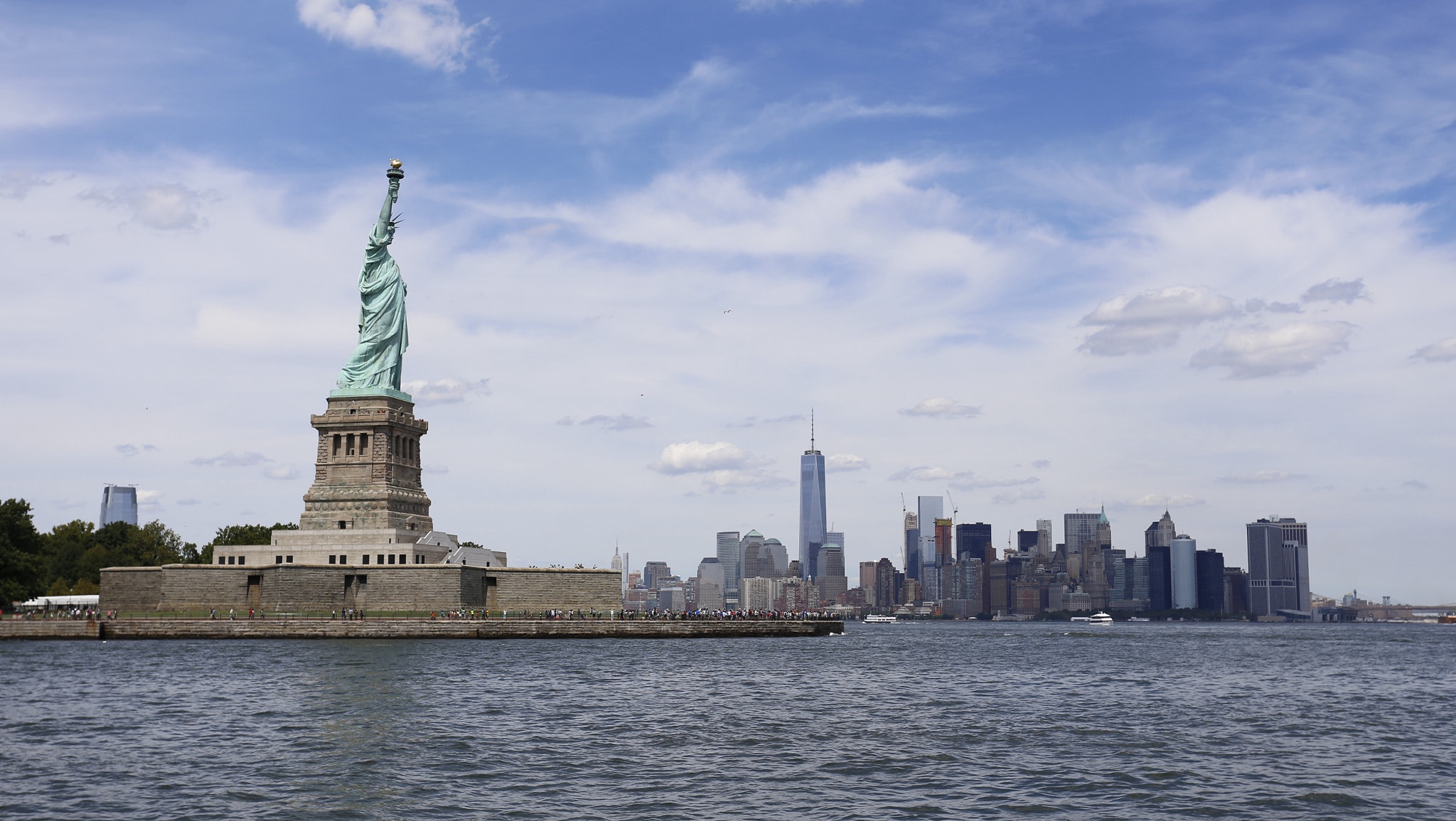 Canon EF 17-40mm F4L USM sample photo. View of statue of liberty and the new york city photography