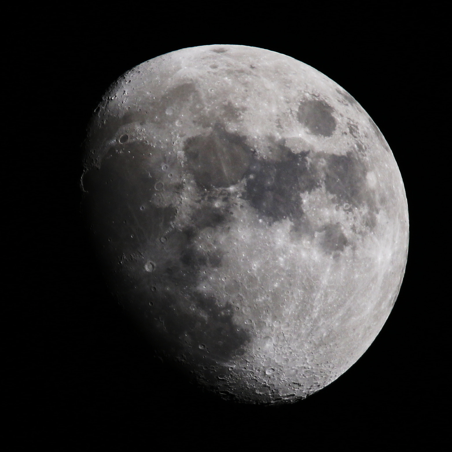 Sigma 150-600mm F5-6.3 DG OS HSM | C sample photo. Moon photography