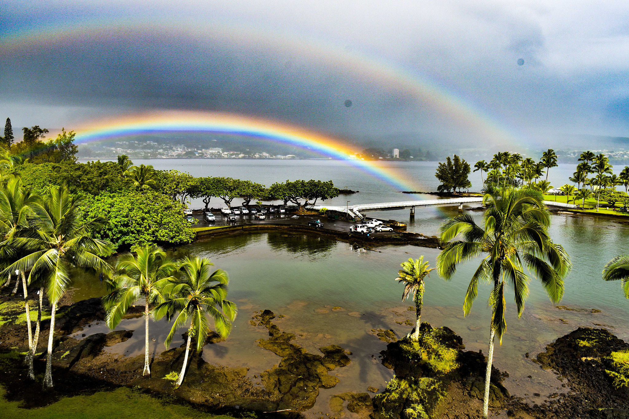 Nikon D810 + Nikon AF-S DX Nikkor 17-55mm F2.8G ED-IF sample photo. 1 rainbow in hawaii photography