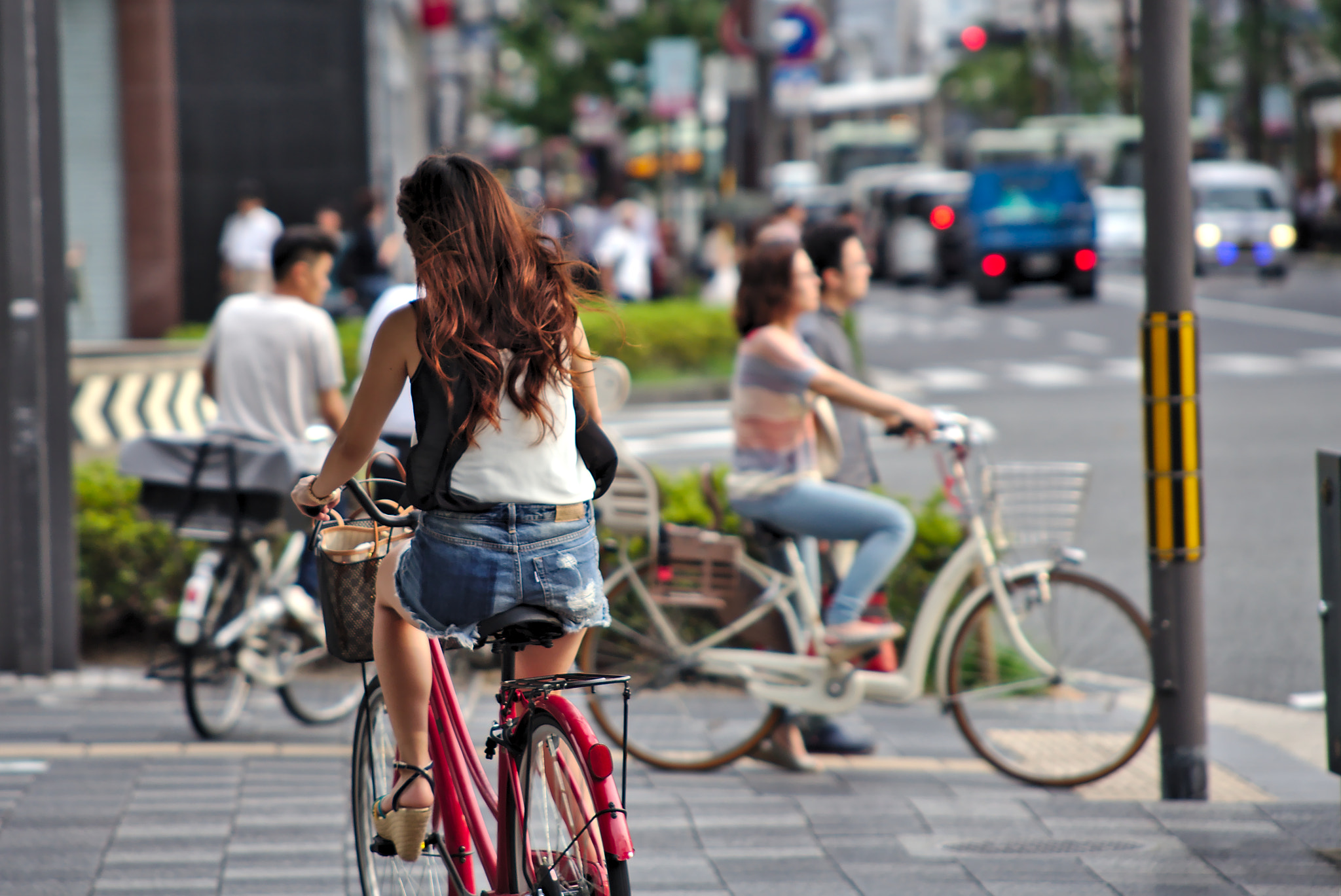 Canon EF 100-300mm F4.5-5.6 USM sample photo. Cycling away photography