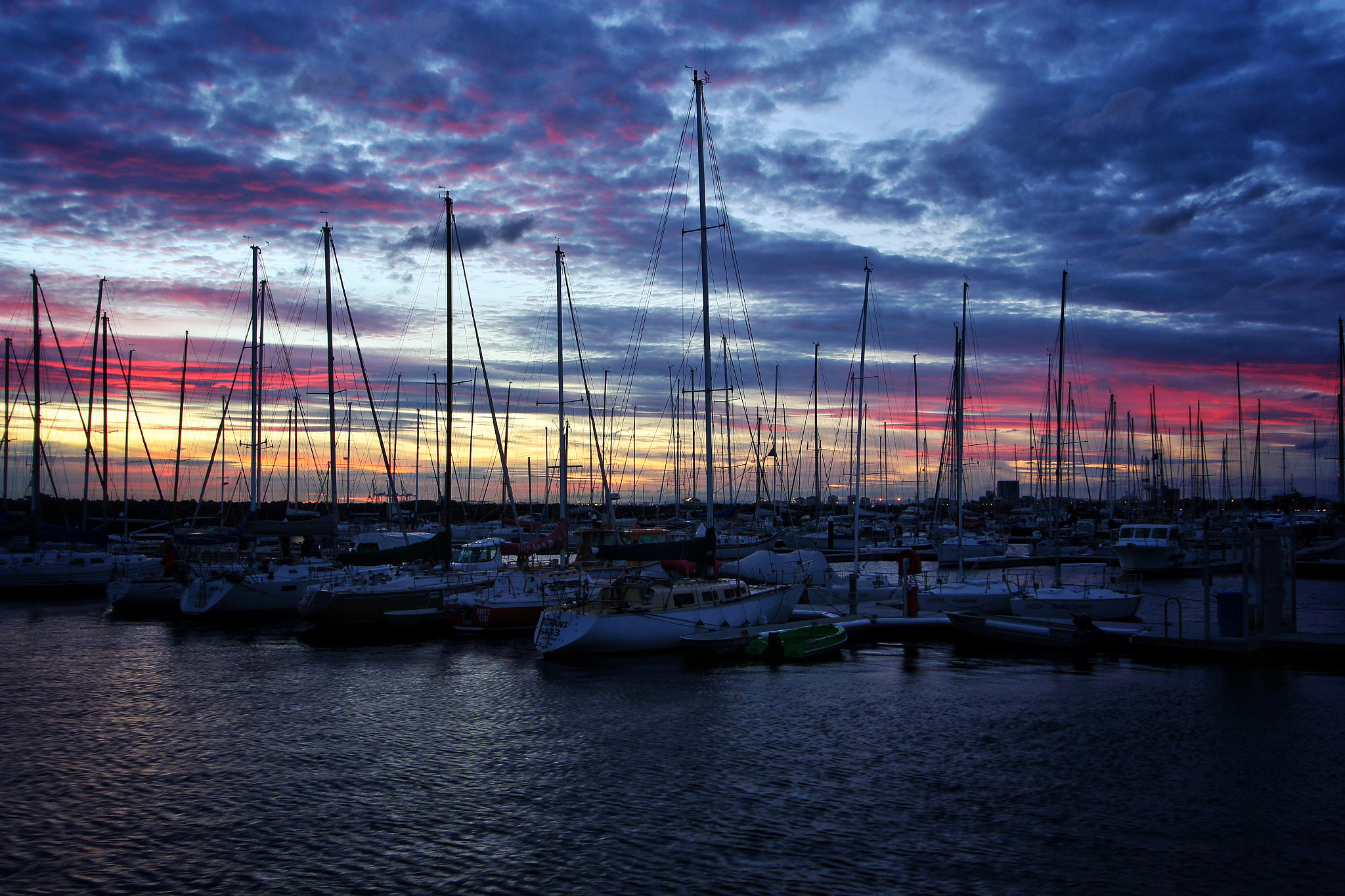 Canon EF-S 10-22mm F3.5-4.5 USM sample photo. St kilda pier photography