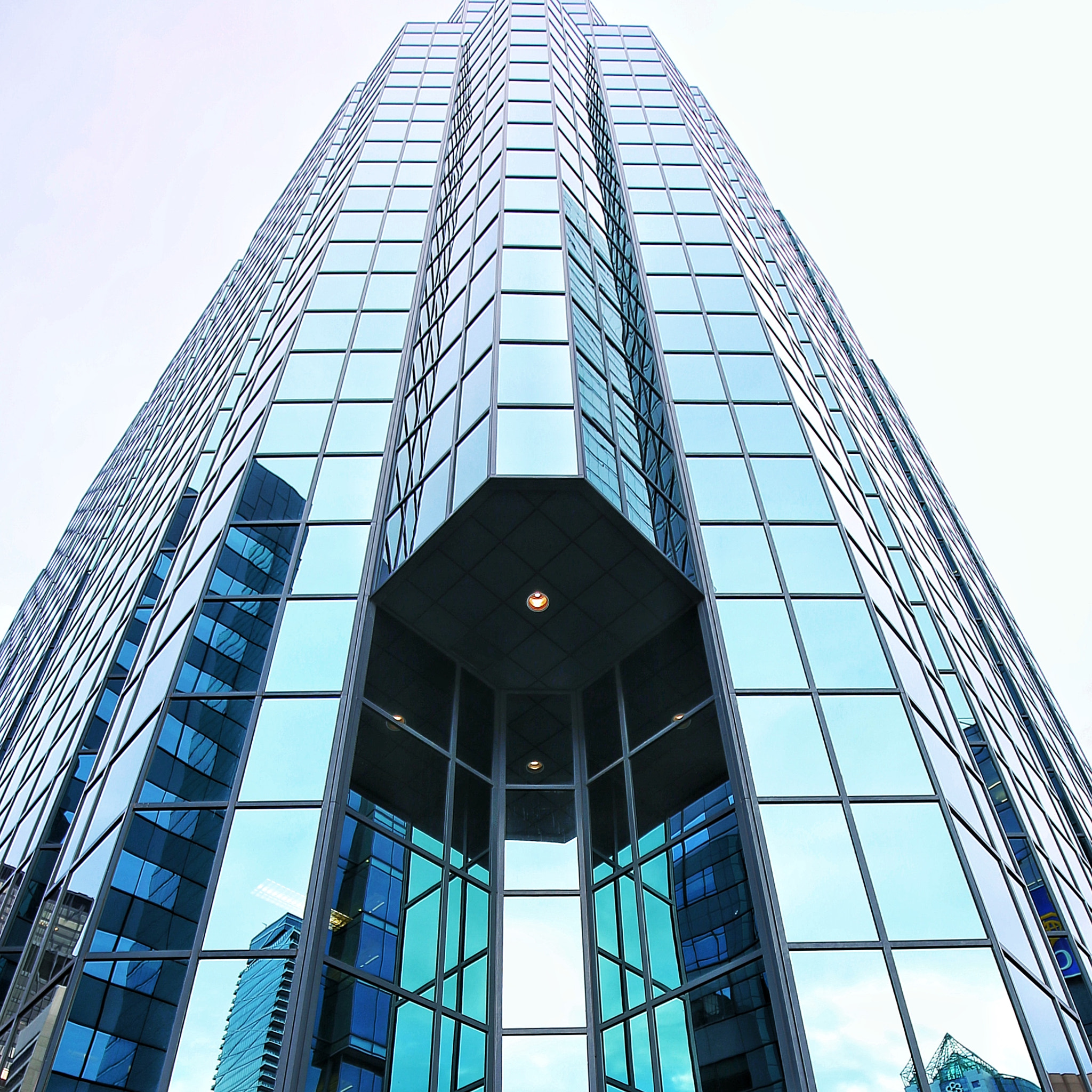 Canon EF 16-35mm F4L IS USM sample photo. Sun life financil/toronto/canada photography