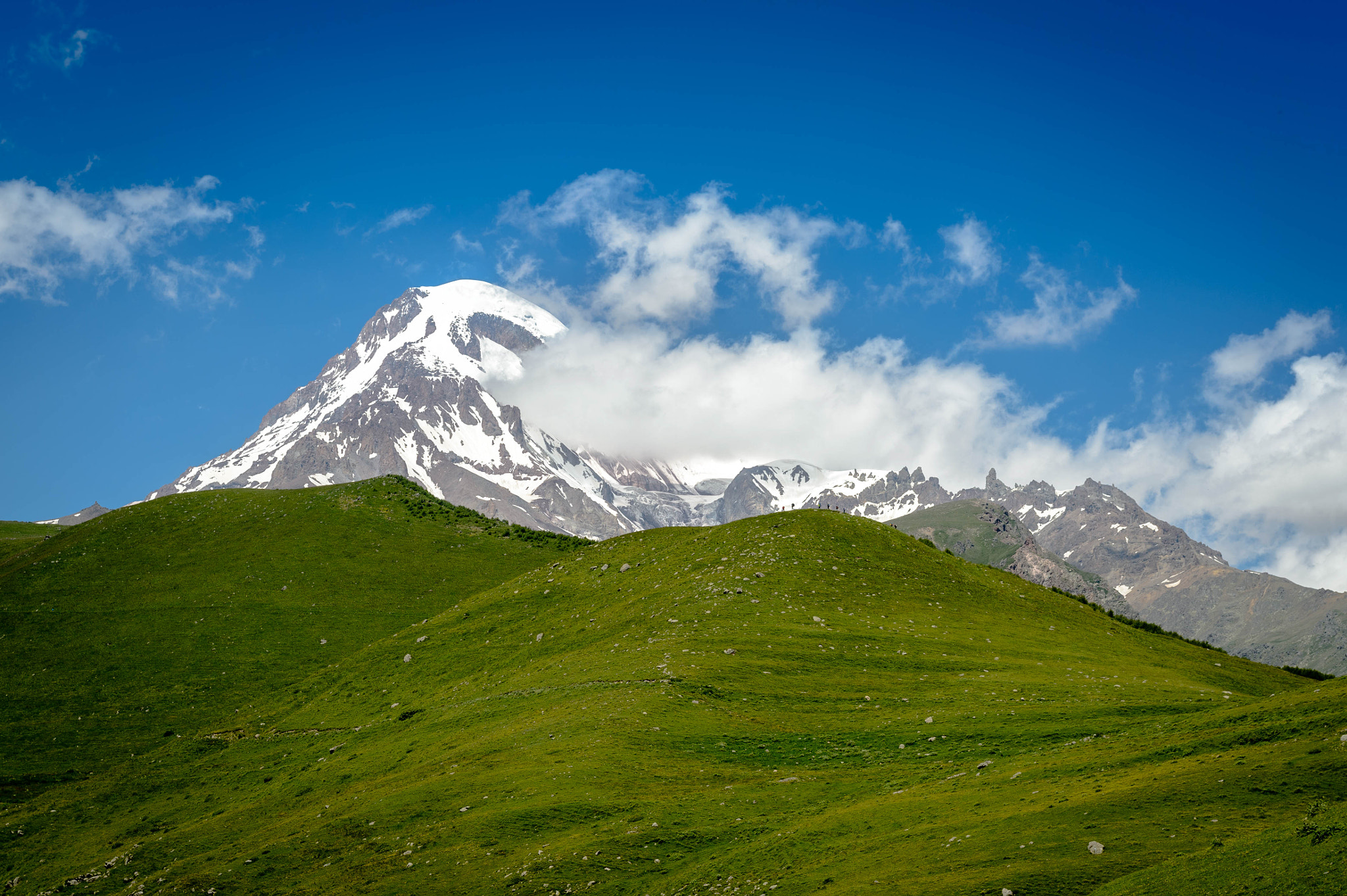 Nikon Df + AF Zoom-Nikkor 35-70mm f/2.8D sample photo. On the way to summit photography