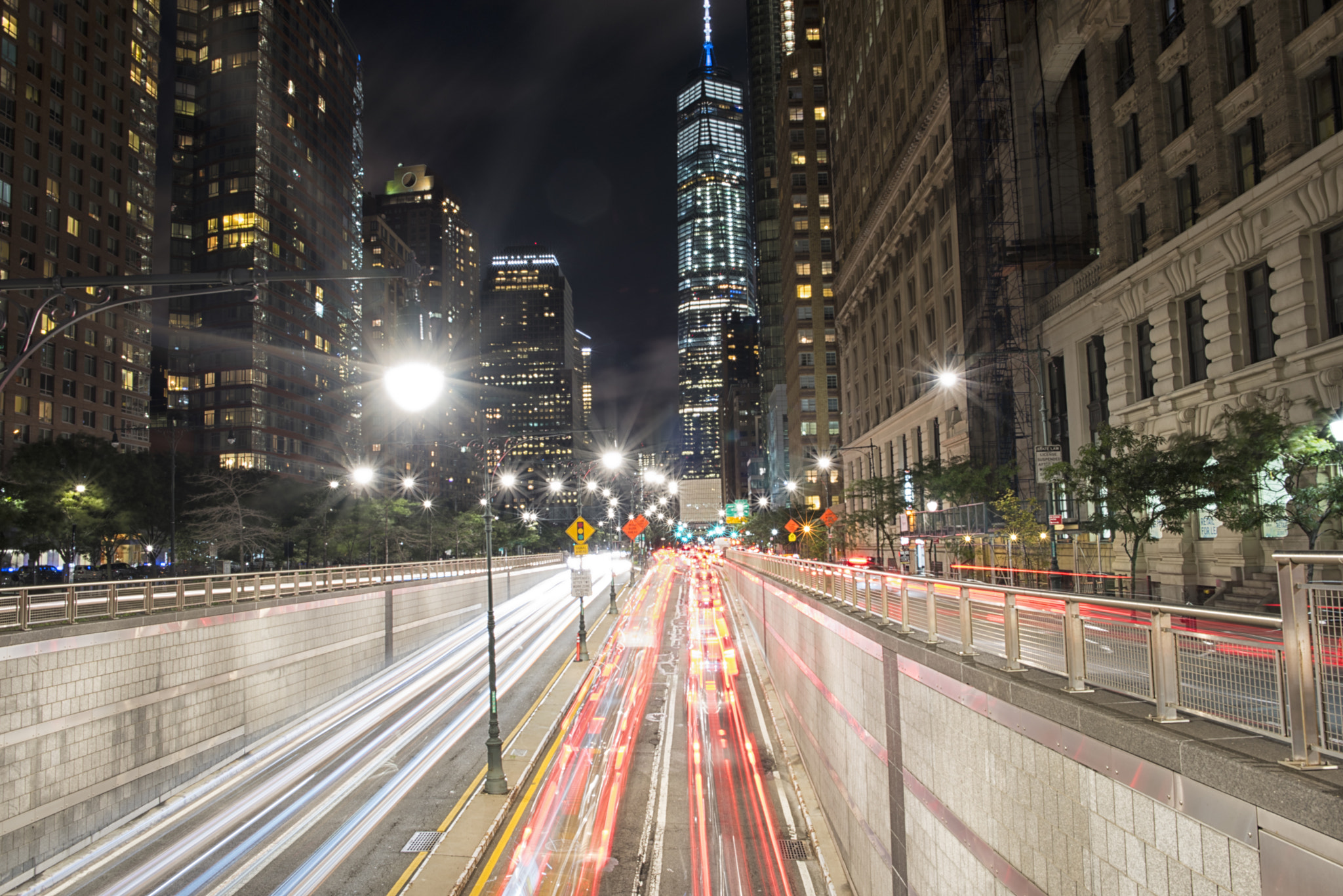 Nikon D810 + Nikon AF-S Nikkor 28mm F1.8G sample photo. Downtown new york light beam photography
