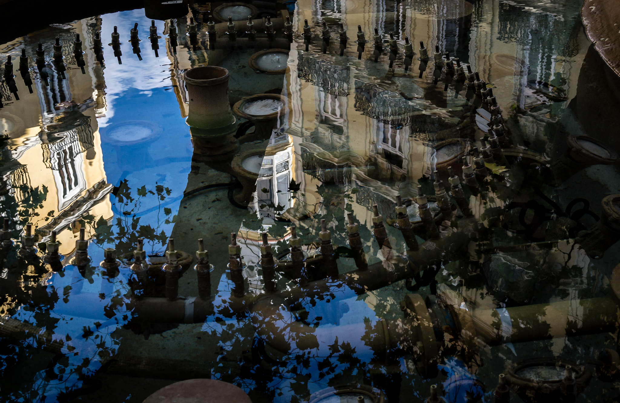 Sony Alpha a5000 (ILCE 5000) + Sigma 30mm F2.8 EX DN sample photo. Reflections in the fountain photography