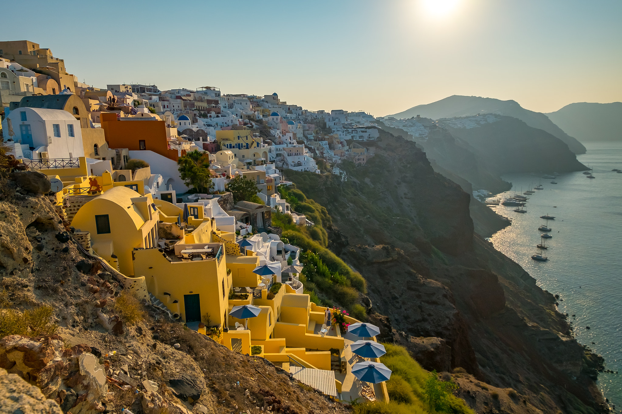 Fujifilm X-M1 + Fujifilm XF 10-24mm F4 R OIS sample photo. Oia's awakening photography