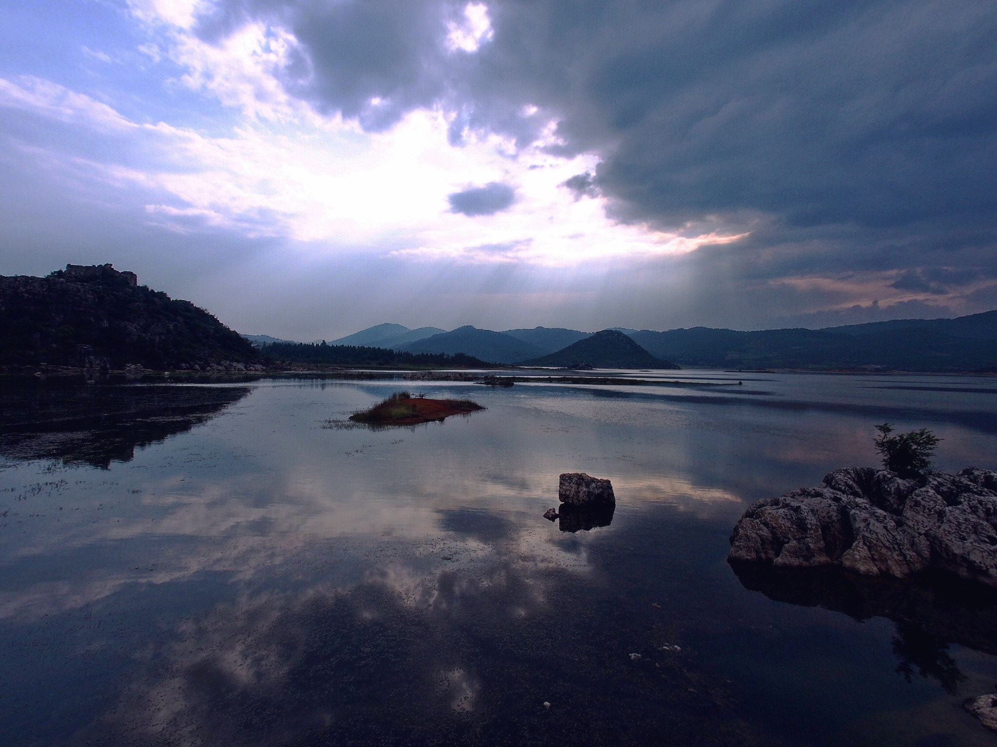 Olympus M.Zuiko Digital ED 12-40mm F2.8 Pro sample photo. 海峰 photography