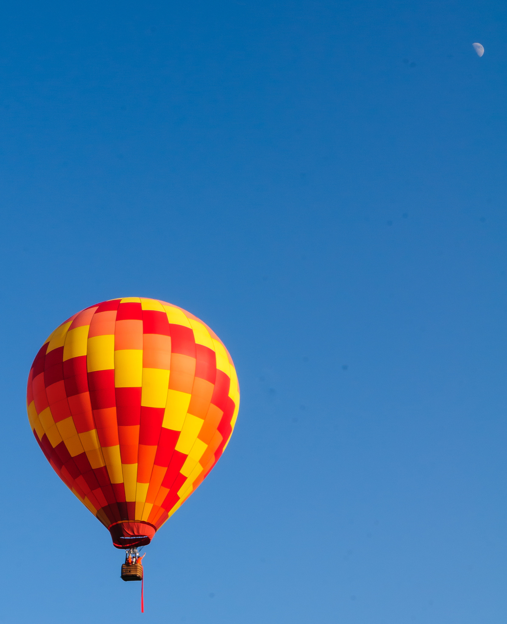 Nikon D300 + AF Zoom-Nikkor 24-120mm f/3.5-5.6D IF sample photo. Fly me to the moon photography