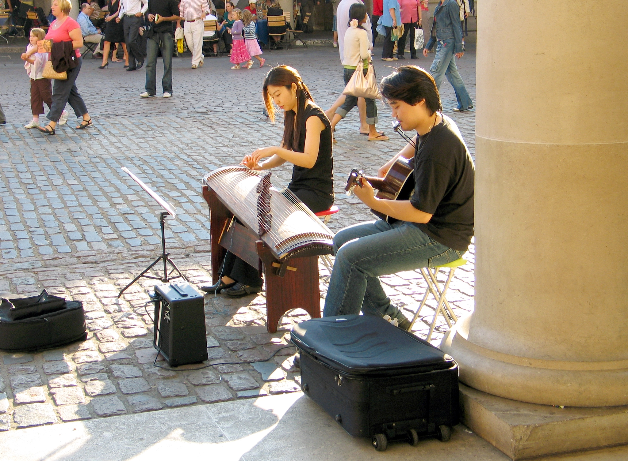 Canon POWERSHOT G5 sample photo. Street musicians photography