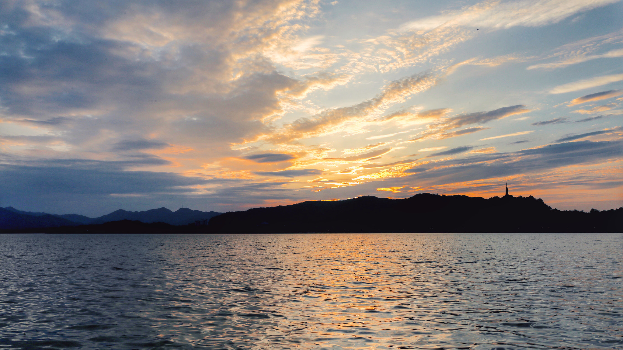 Canon EF 24-70mm F2.8L II USM sample photo. 日落西湖 photography