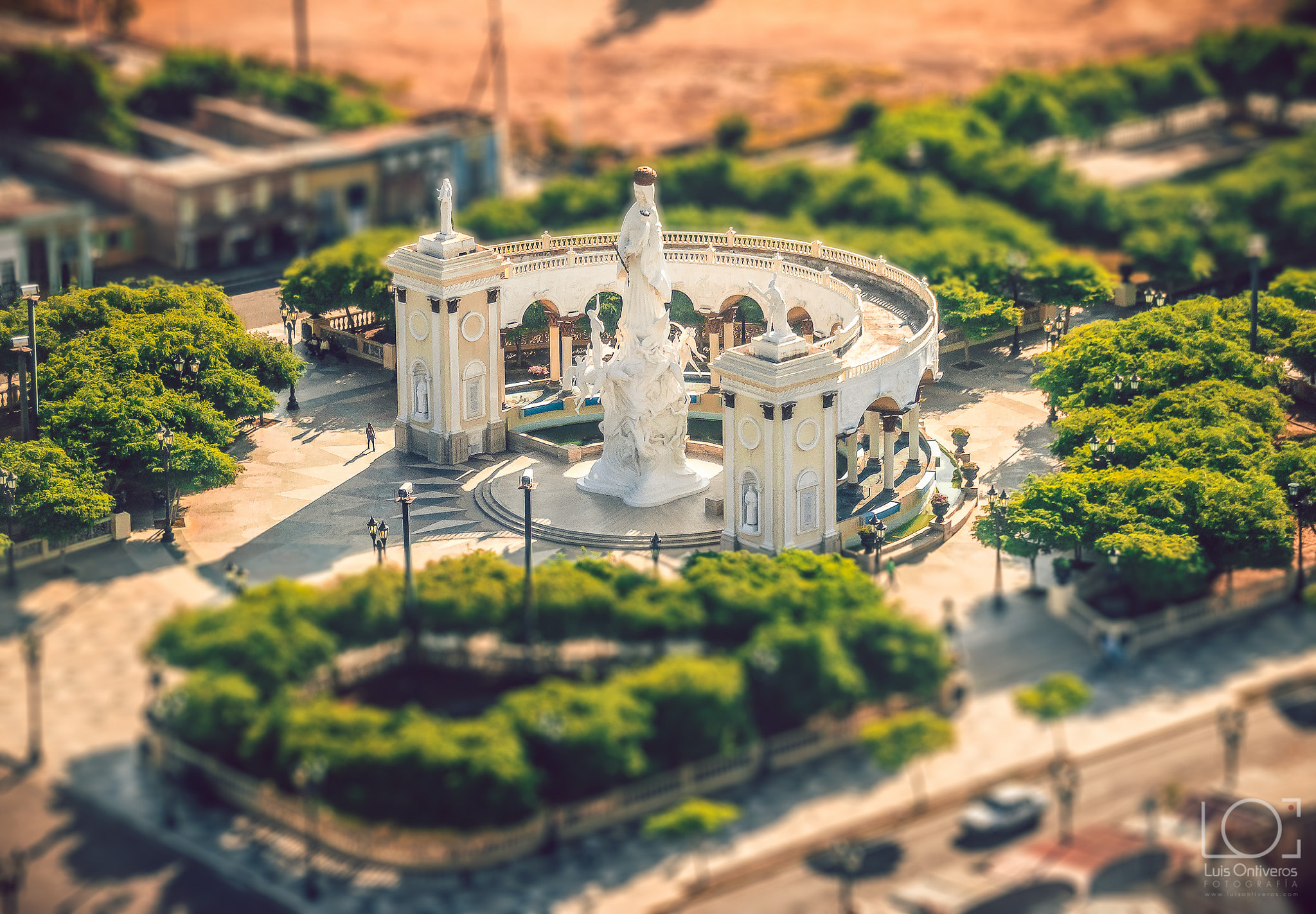 Canon EOS 760D (EOS Rebel T6s / EOS 8000D) sample photo. Monumento a la chinita photography