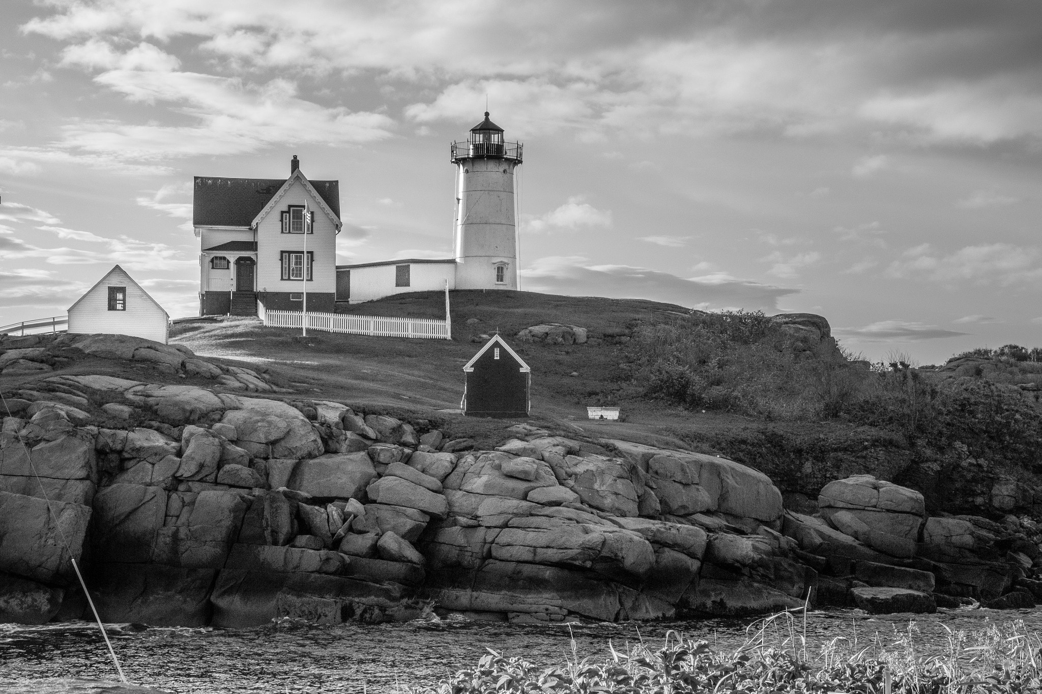 Canon EOS 600D (Rebel EOS T3i / EOS Kiss X5) + Canon EF-S 18-135mm F3.5-5.6 IS STM sample photo. Nubble lighthouse photography