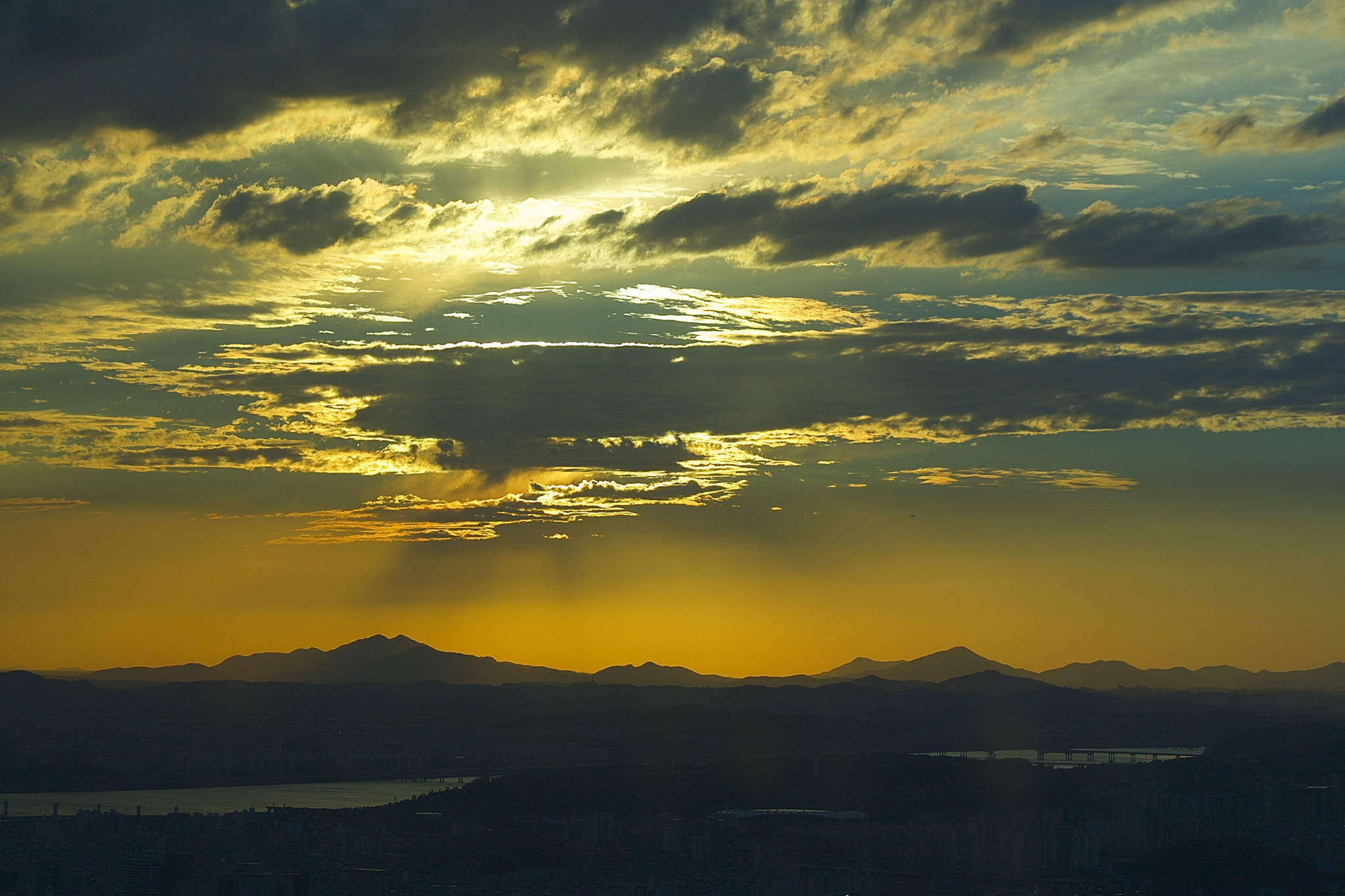 Canon EOS 400D (EOS Digital Rebel XTi / EOS Kiss Digital X) + EF75-300mm f/4-5.6 sample photo. Seoul sunset #2 photography