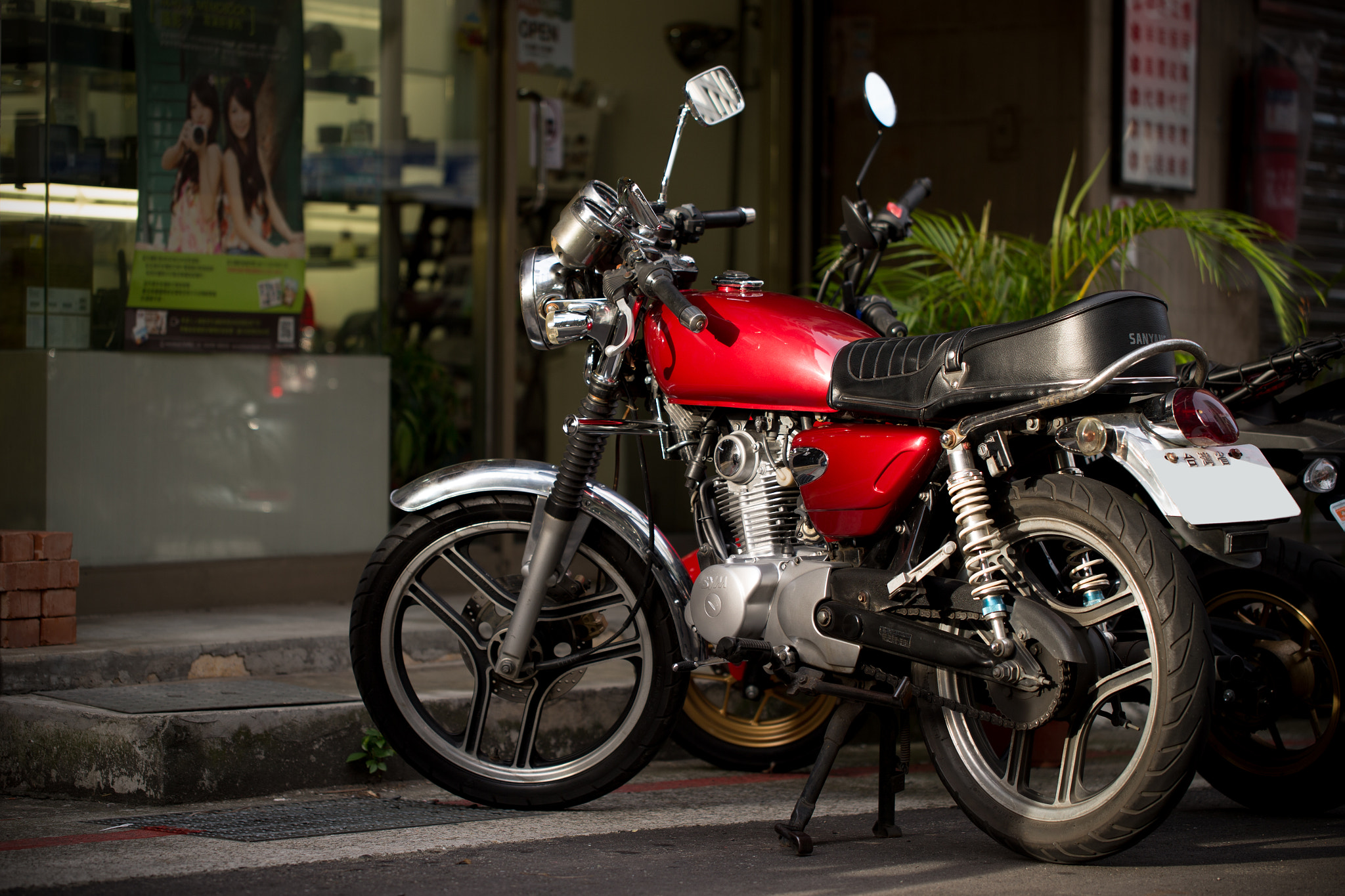 Canon EF 100mm F2.8L Macro IS USM sample photo. 紅色烤漆 photography