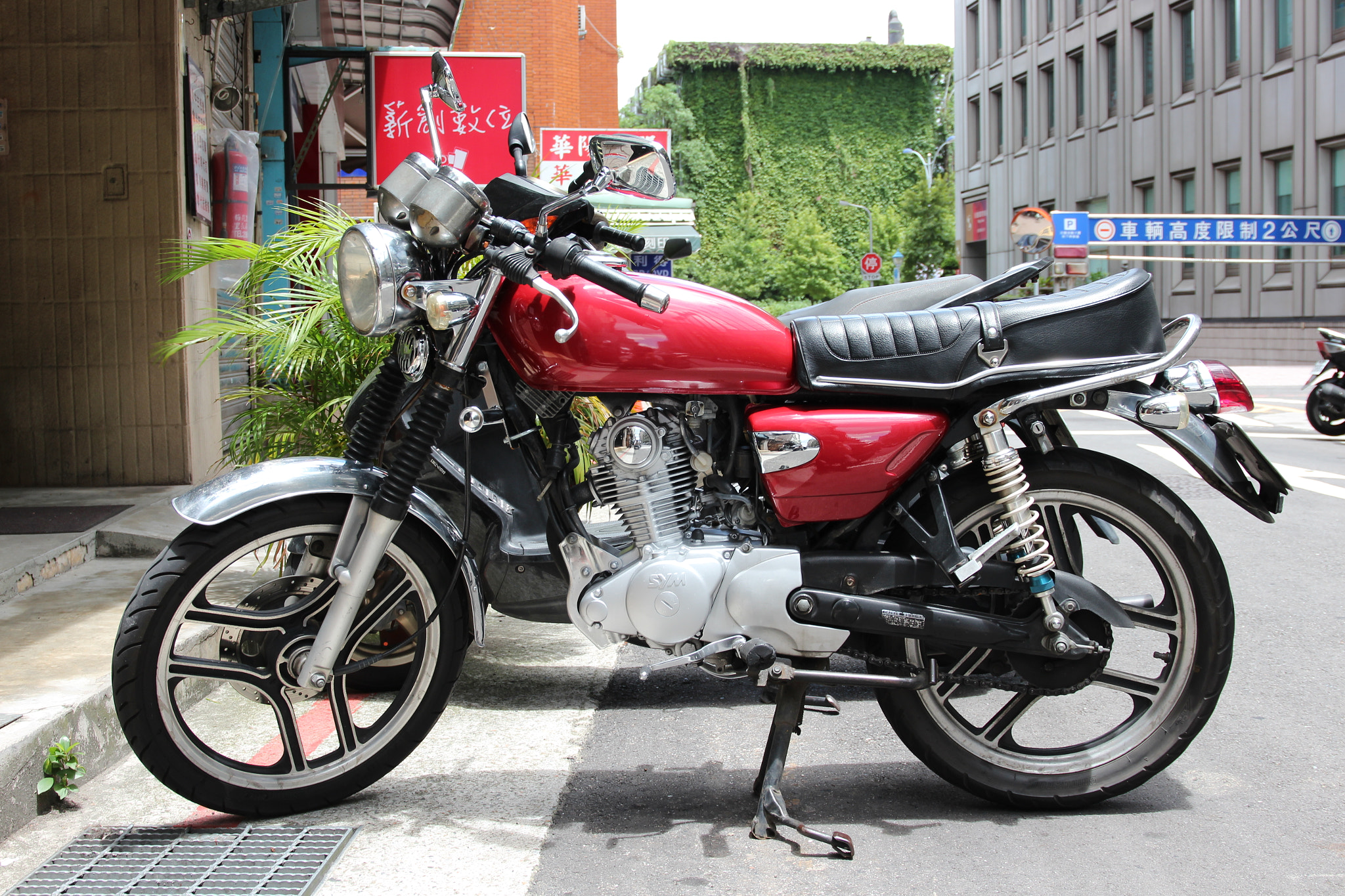 Canon EF 24-105mm F3.5-5.6 IS STM sample photo. 輕檔車 photography