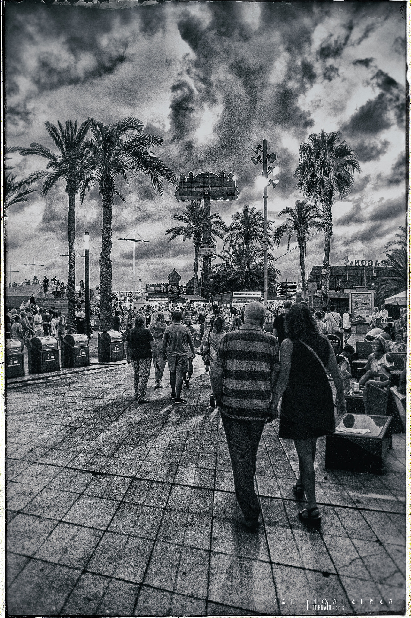 AF Zoom-Nikkor 28-105mm f/3.5-4.5D IF sample photo. ..a la feria... photography