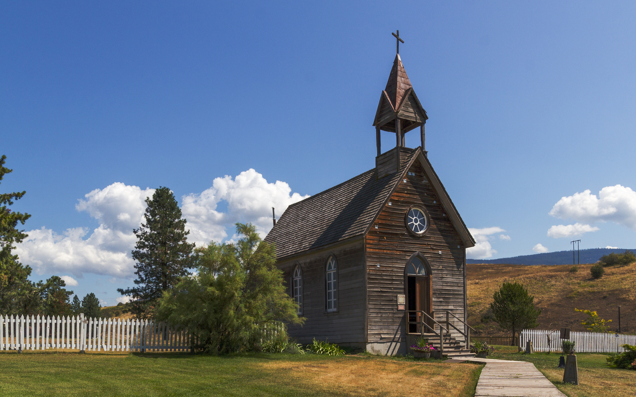 Sigma 18-50mm f/2.8 Macro sample photo. Church photography