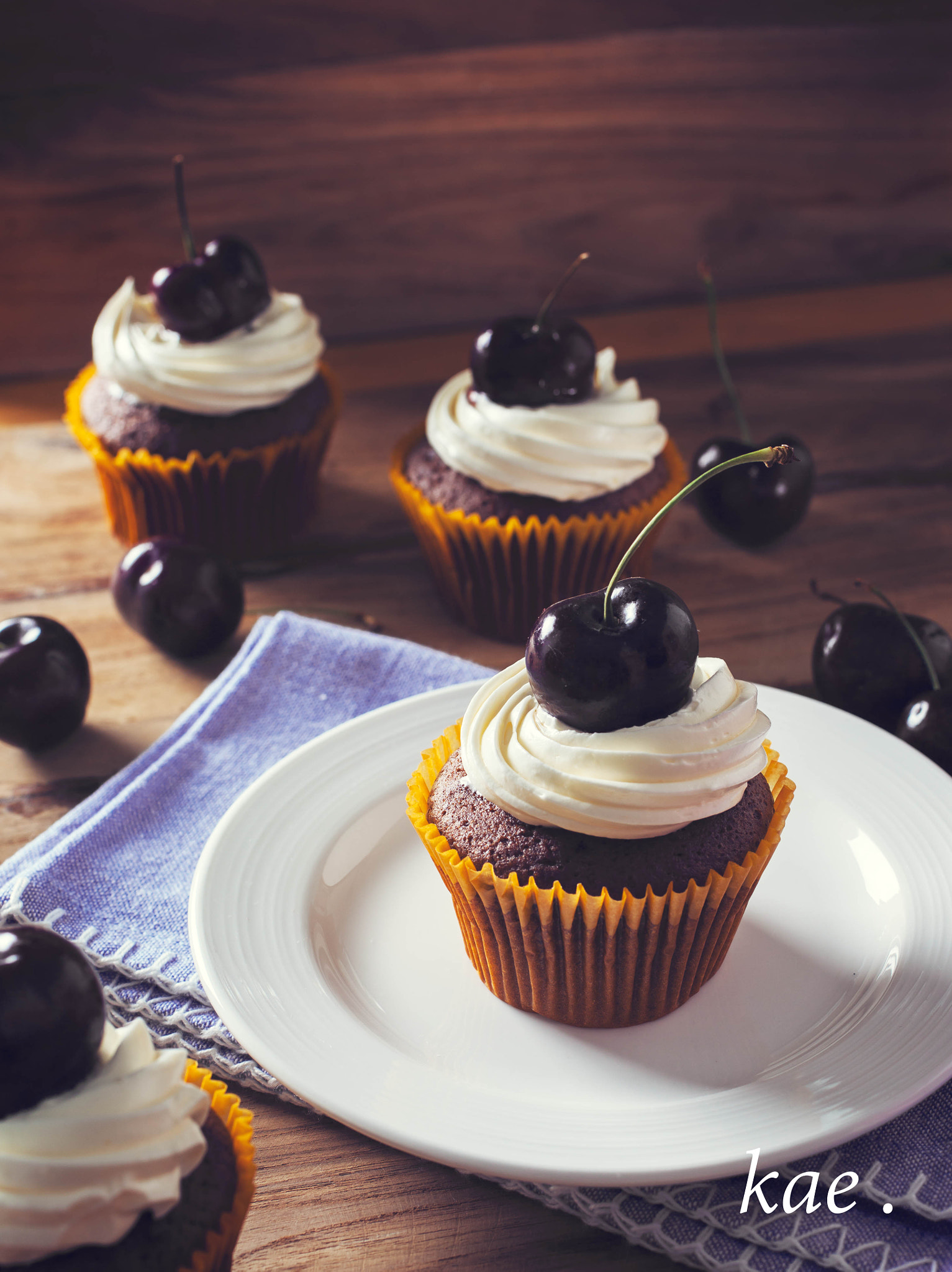 Canon EF 50mm F2.5 Macro sample photo. Cherrry cupcake photography