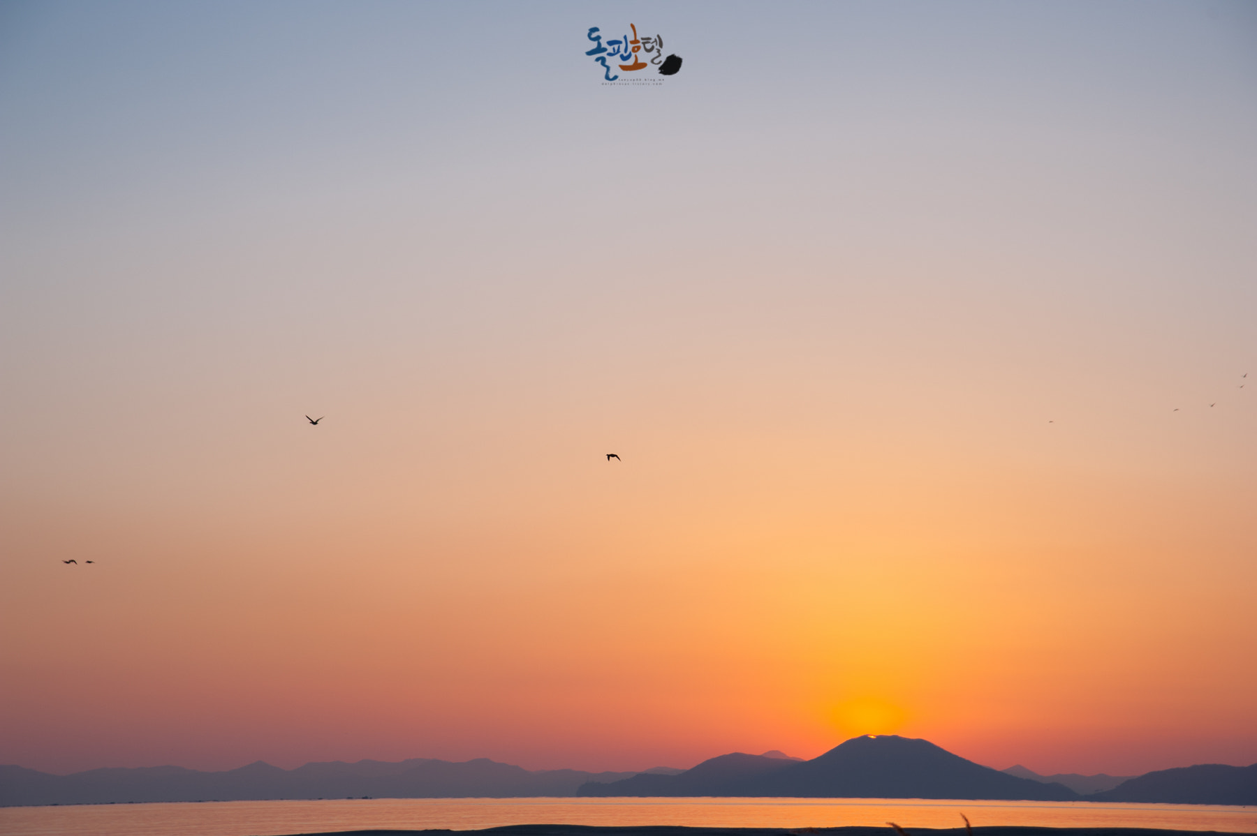 AF Zoom-Nikkor 24-120mm f/3.5-5.6D IF sample photo. Twilight of beach photography