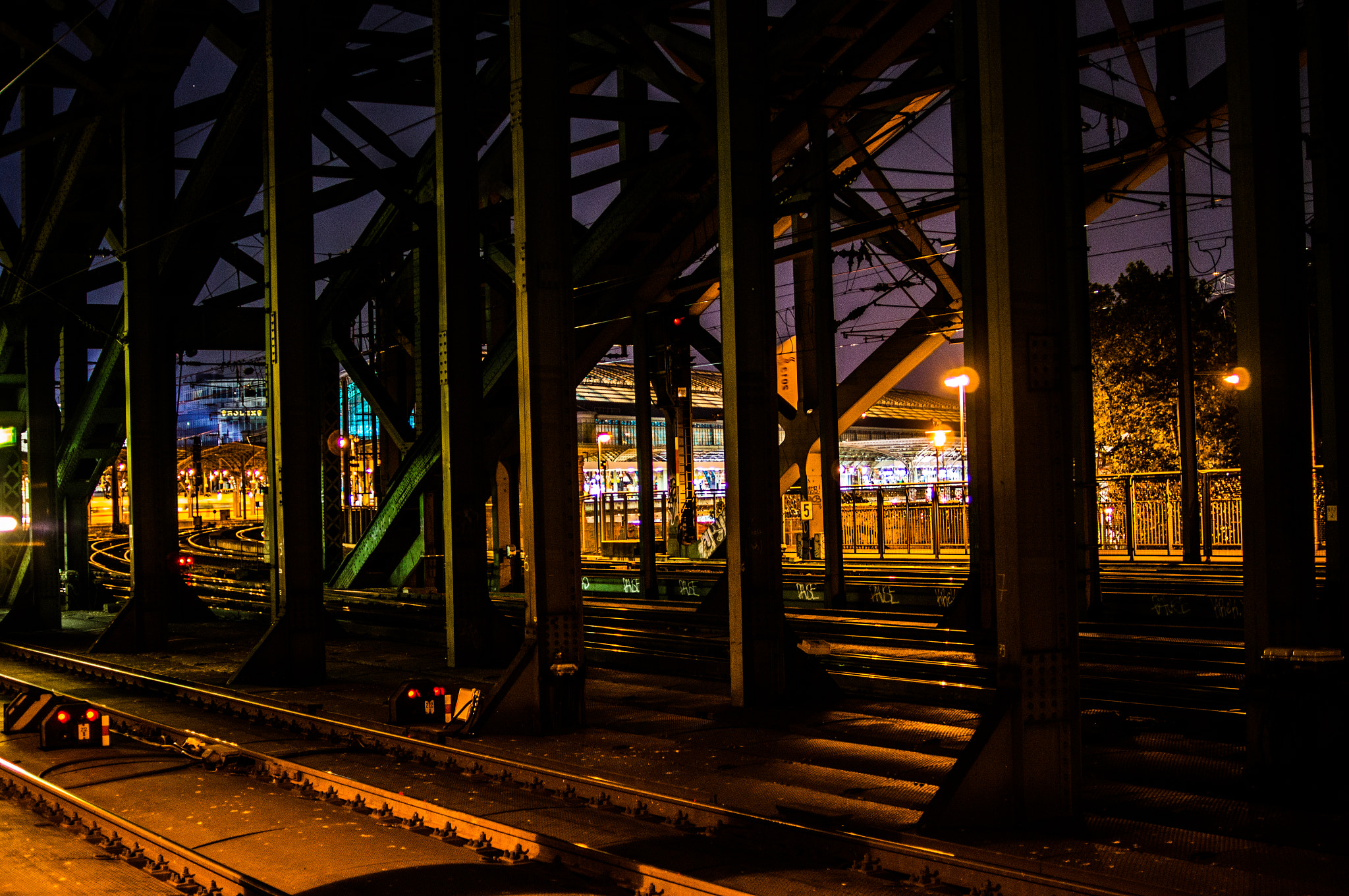 Sony SLT-A55 (SLT-A55V) + Sony DT 35mm F1.8 SAM sample photo. Night colors photography