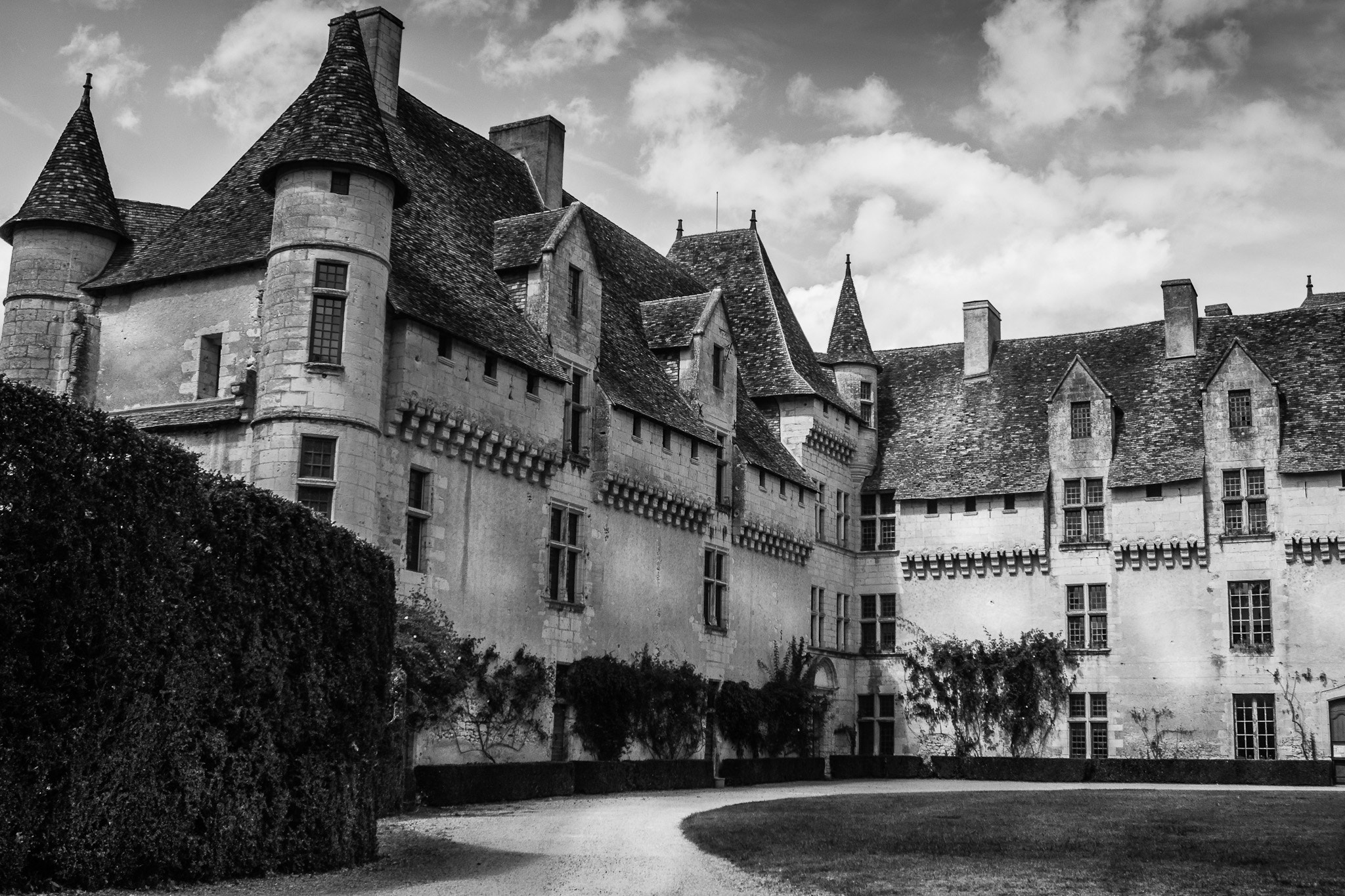 Canon EF 22-55mm f/4-5.6 USM sample photo. Chateaux neuvic photography