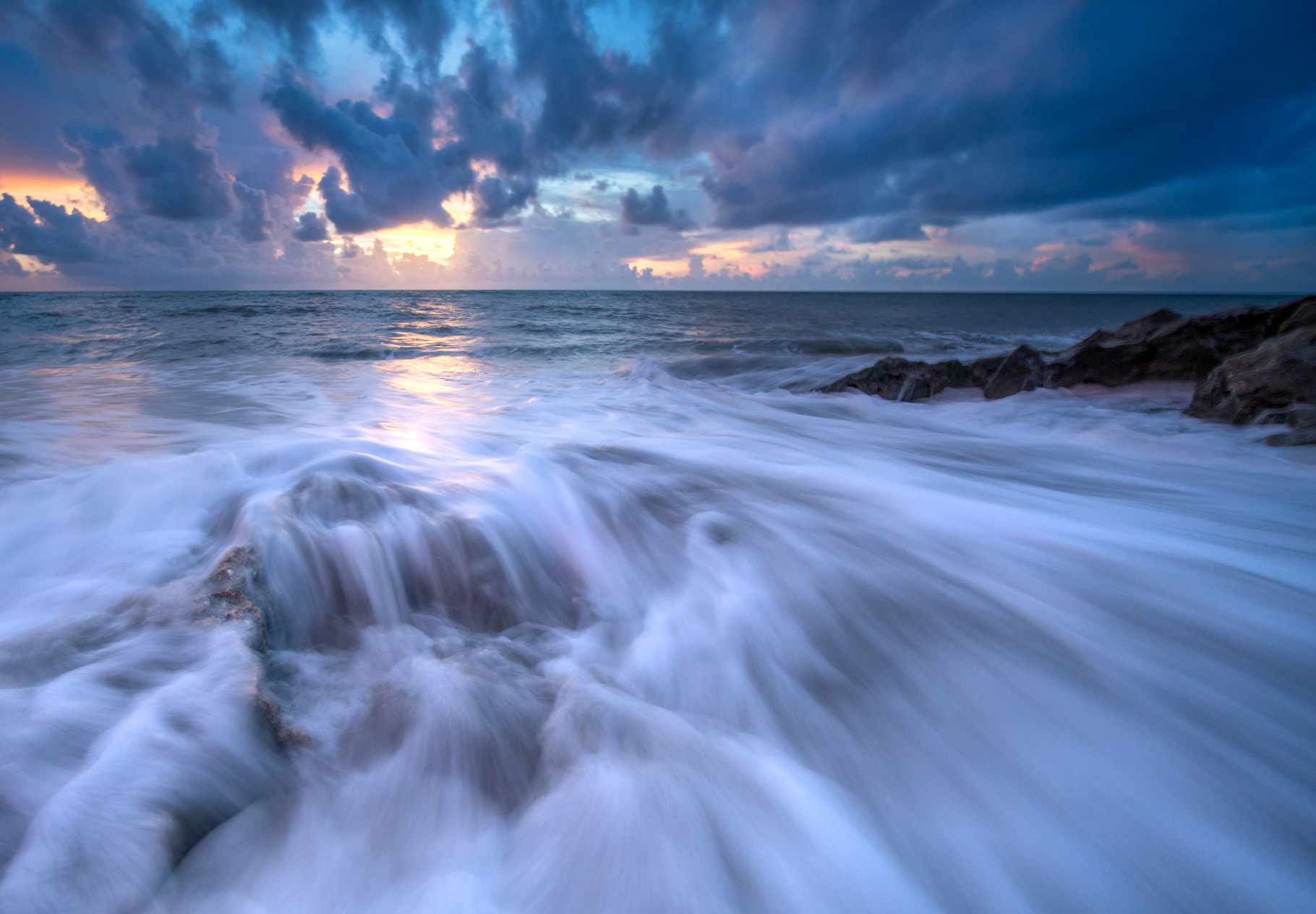 Sony a7R II + Voigtlander HELIAR-HYPER WIDE 10mm F5.6 sample photo. Waves photography
