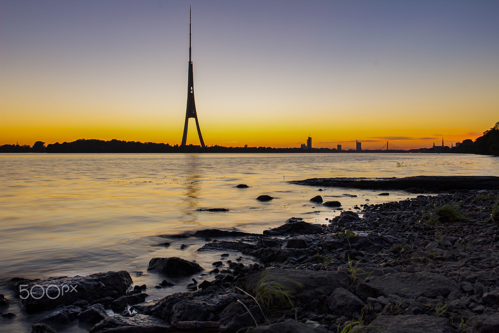 Canon EOS 1300D (EOS Rebel T6 / EOS Kiss X80) + Canon EF-S 18-55mm F3.5-5.6 IS STM sample photo. Sunset in riga photography