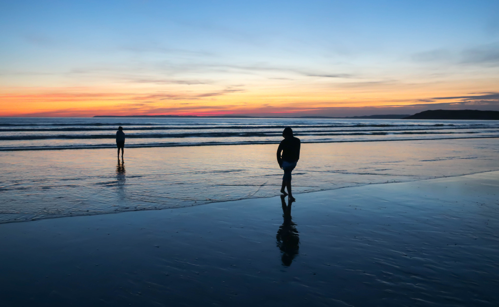 Canon EF-S 17-85mm F4-5.6 IS USM sample photo. Walking on the beach photography