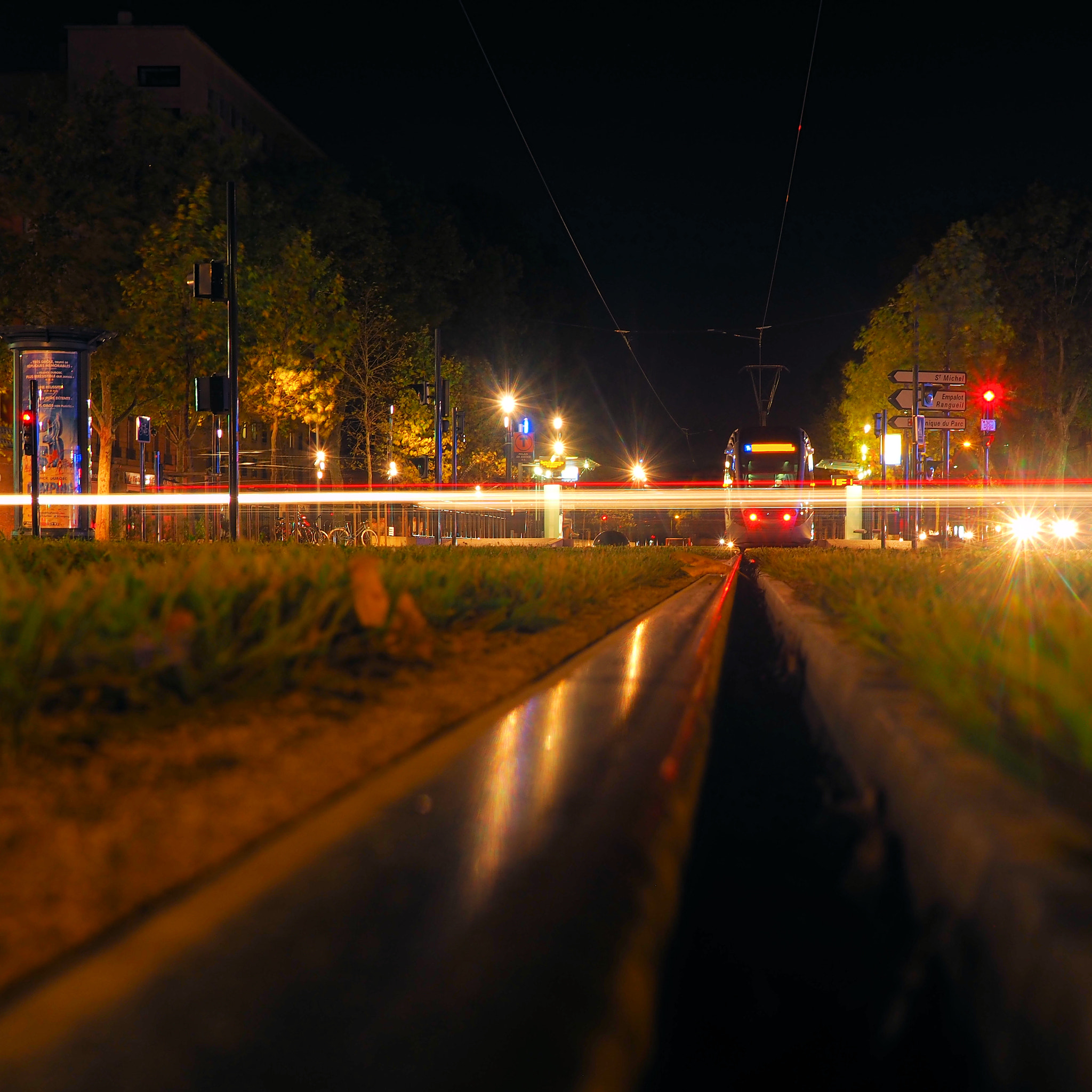 Olympus OM-D E-M10 II + LUMIX G 20/F1.7 II sample photo. Tramway by night photography