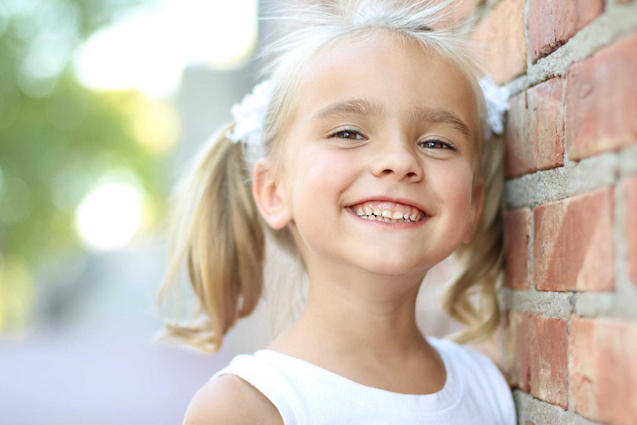 Canon EOS 760D (EOS Rebel T6s / EOS 8000D) sample photo. Mischievous smile photography