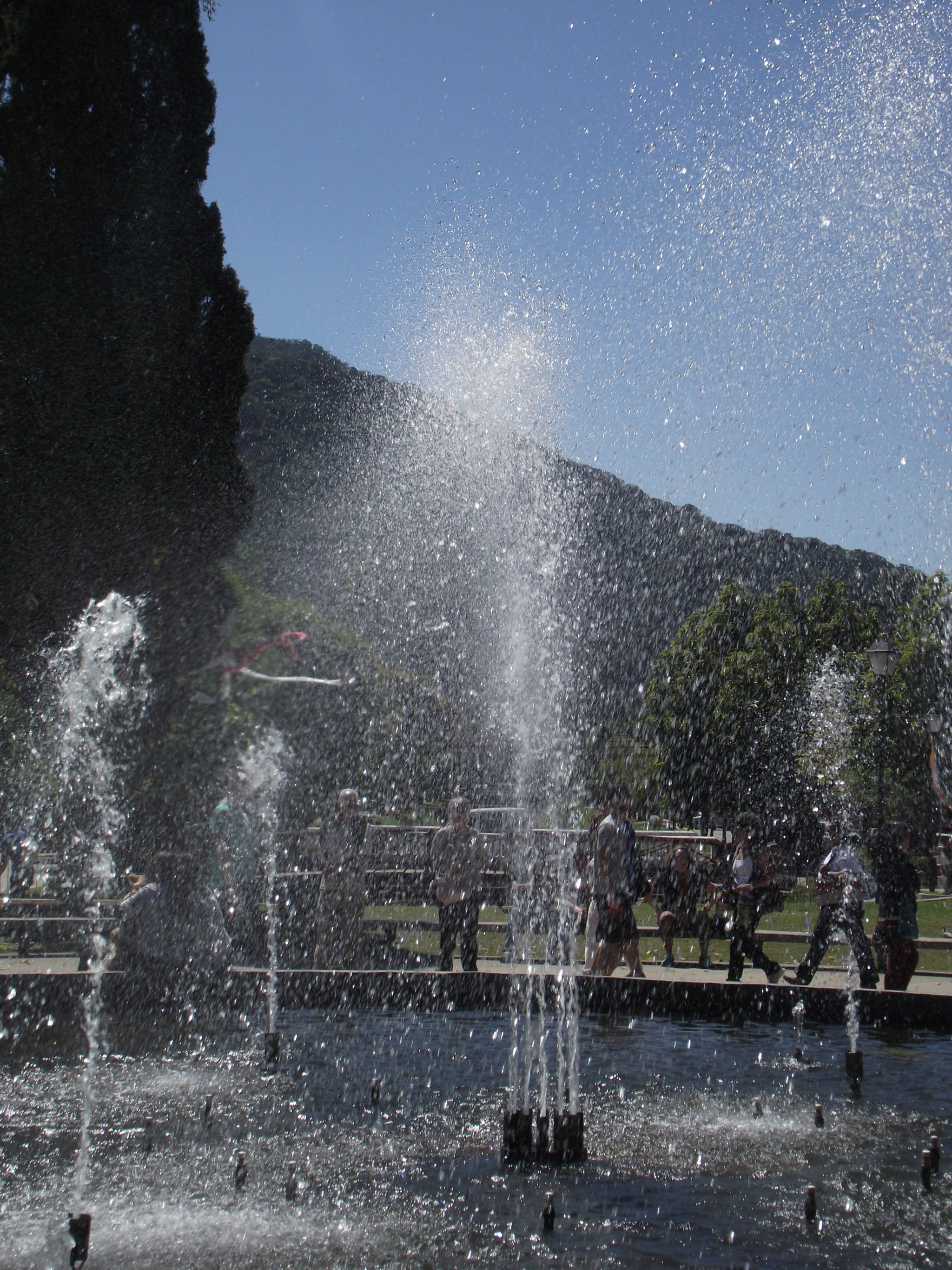Fujifilm FinePix S2850HD sample photo. Drops of water in a fountain photography