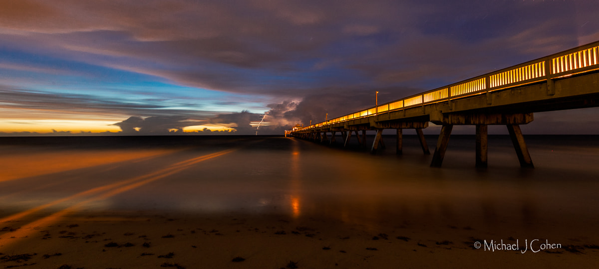Canon EF 11-24mm F4L USM sample photo. Lightning at the pier photography