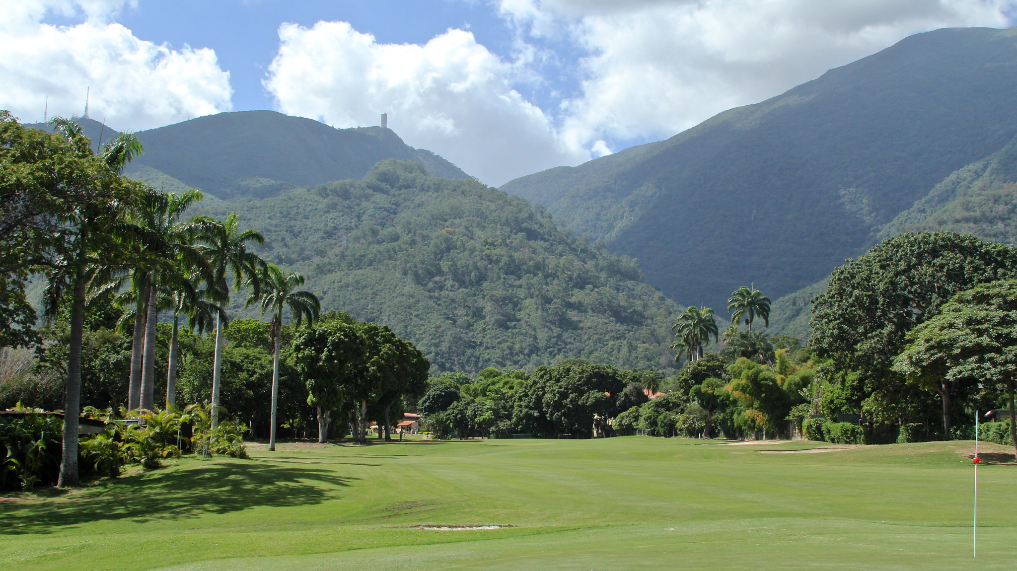 Canon EF 28-300mm F3.5-5.6L IS USM sample photo. Caracas country club photography