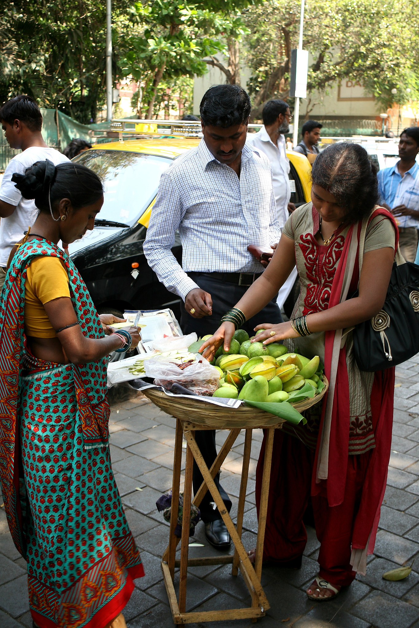 Canon EF 28-80mm f/3.5-5.6 sample photo. Fruit seller photography