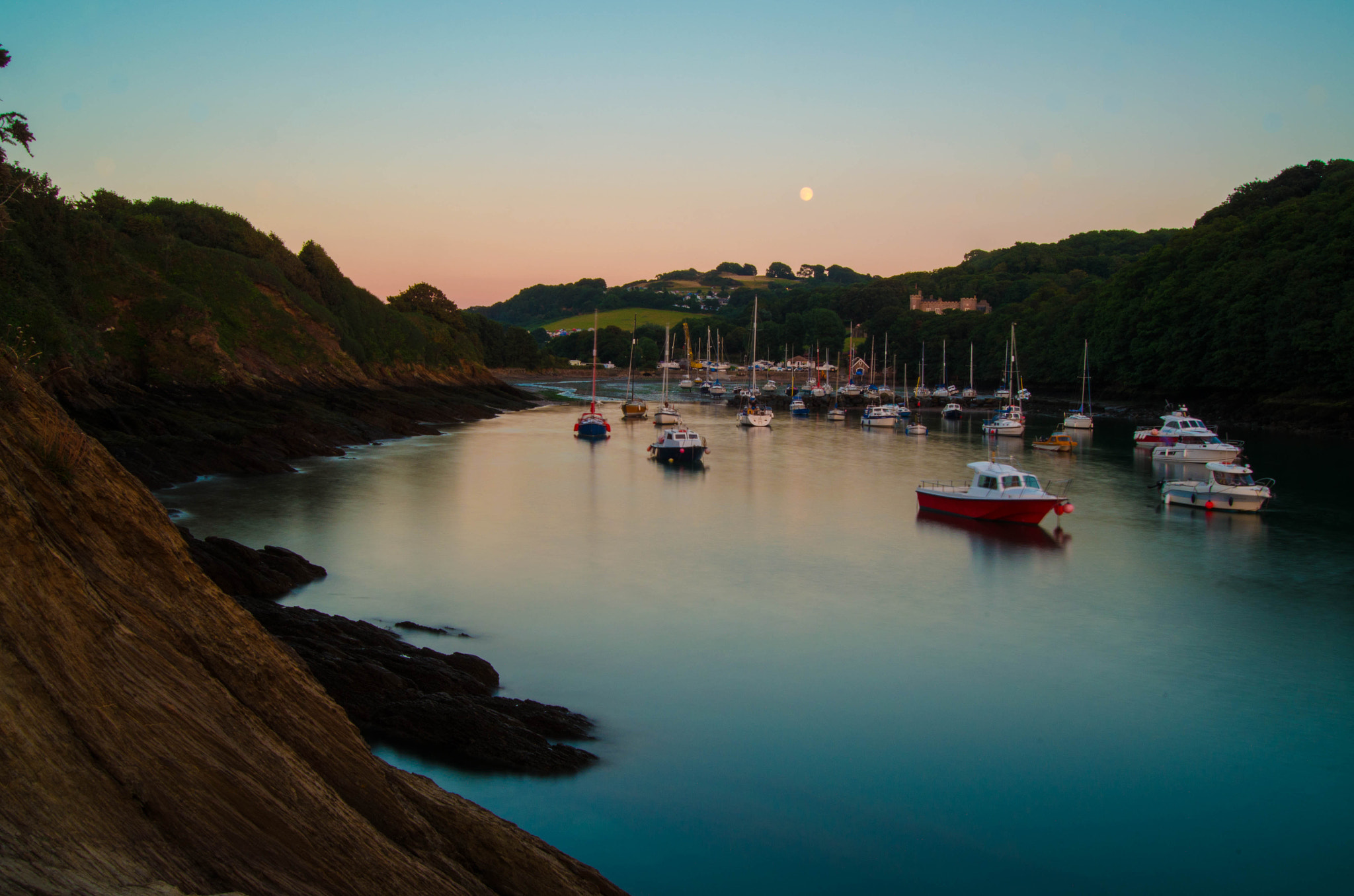 Nikon D5100 + AF-S DX Zoom-Nikkor 18-55mm f/3.5-5.6G ED sample photo. Watermouth harbour at sunset photography