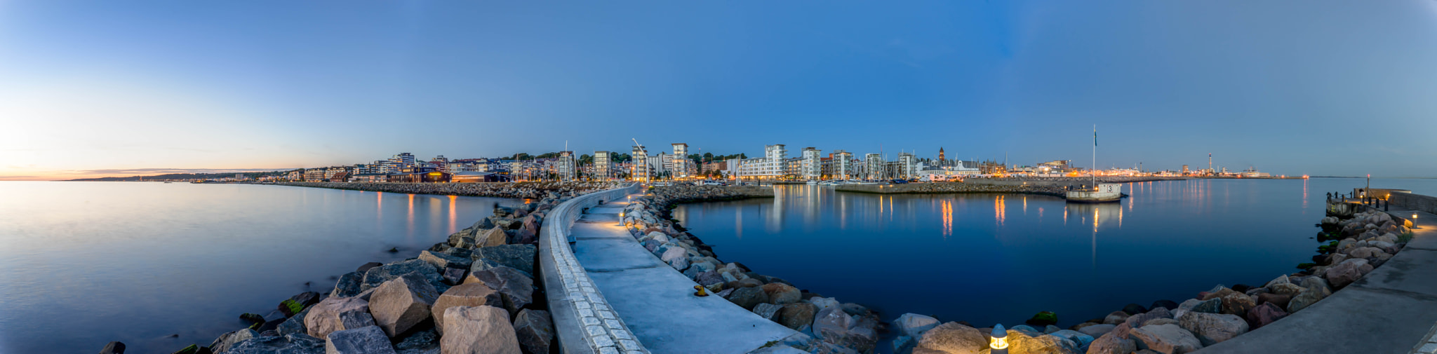 Sony a7R + Sony E 16mm F2.8 sample photo. Helsingborg north harbour photography
