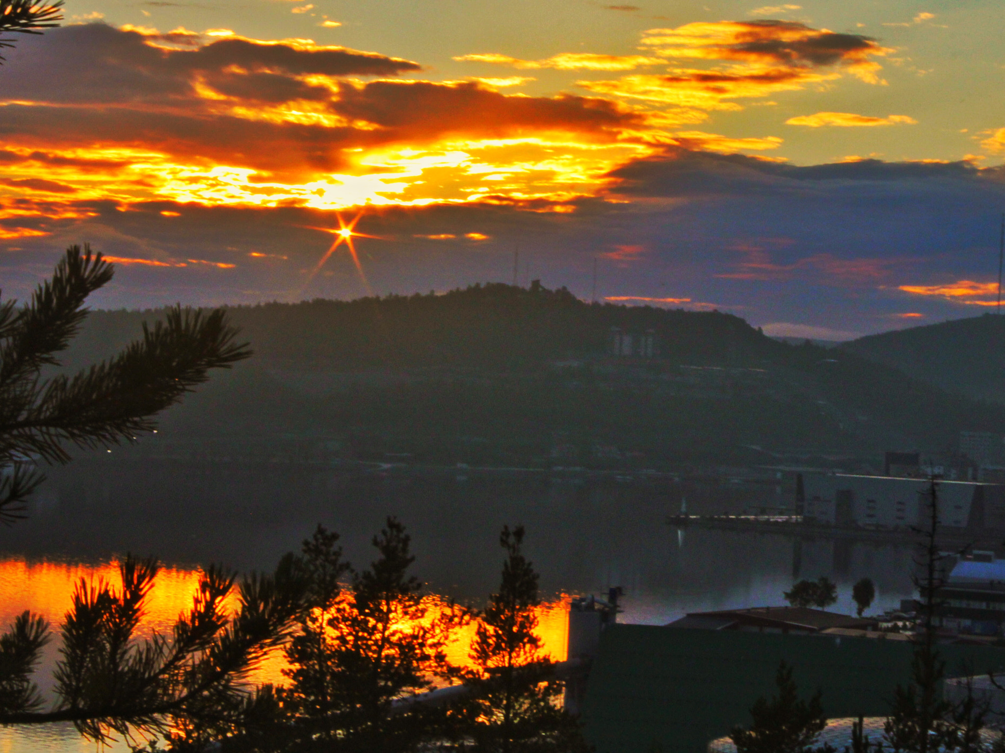Canon EF-S 18-55mm F3.5-5.6 IS sample photo. Sunset varvsberget photography