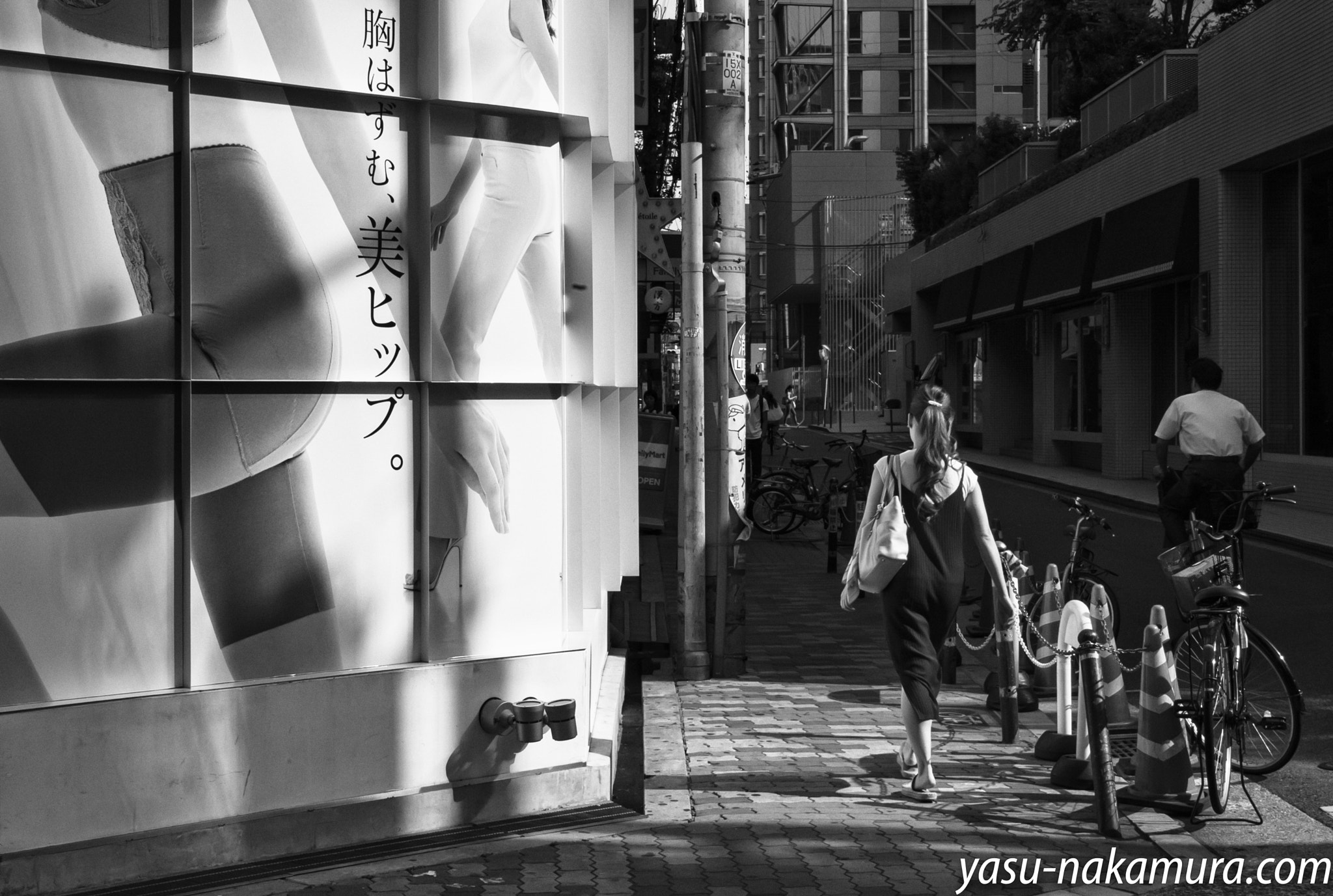 Leica M8 sample photo. Peachy buttocks - osaka street photography