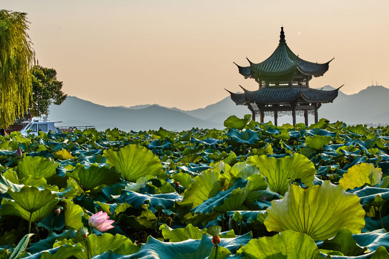 Canon EF-S 55-250mm F4-5.6 IS sample photo. West lake. hang zhou. china photography
