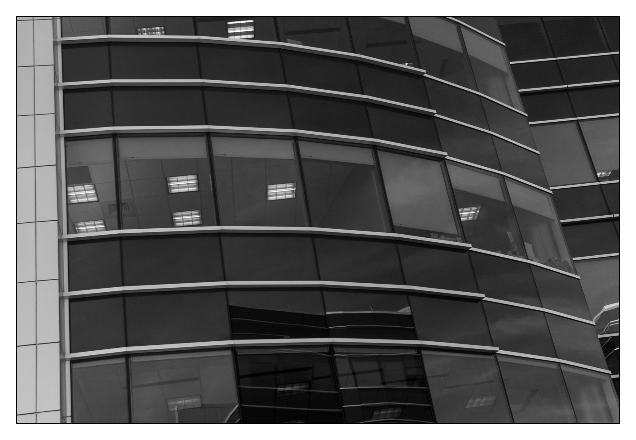 KONICA MINOLTA MAXXUM 7D sample photo. Drawn shade photography