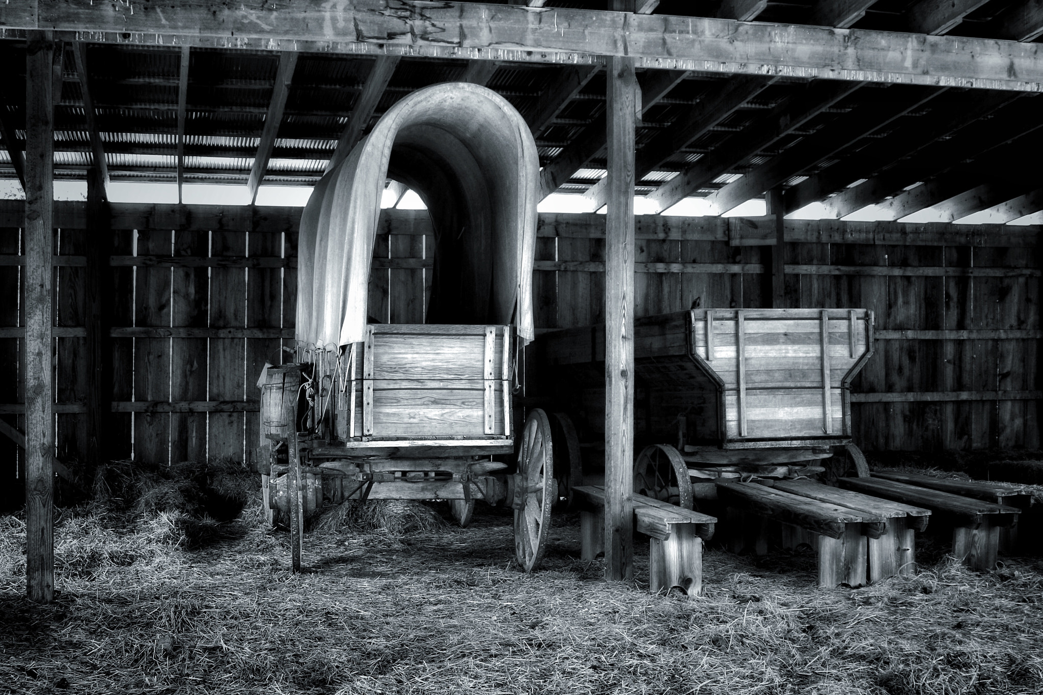 Canon EOS 1000D (EOS Digital Rebel XS / EOS Kiss F) + Tamron AF 28-200mm F3.8-5.6 XR Di Aspherical (IF) Macro sample photo. Old wagon in a livery stable photography