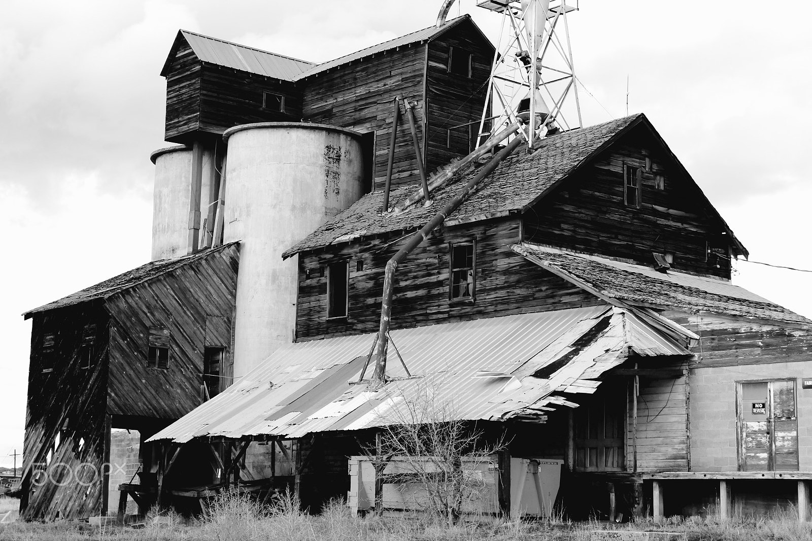 Canon EF-S 18-135mm F3.5-5.6 IS sample photo. Old mill photography