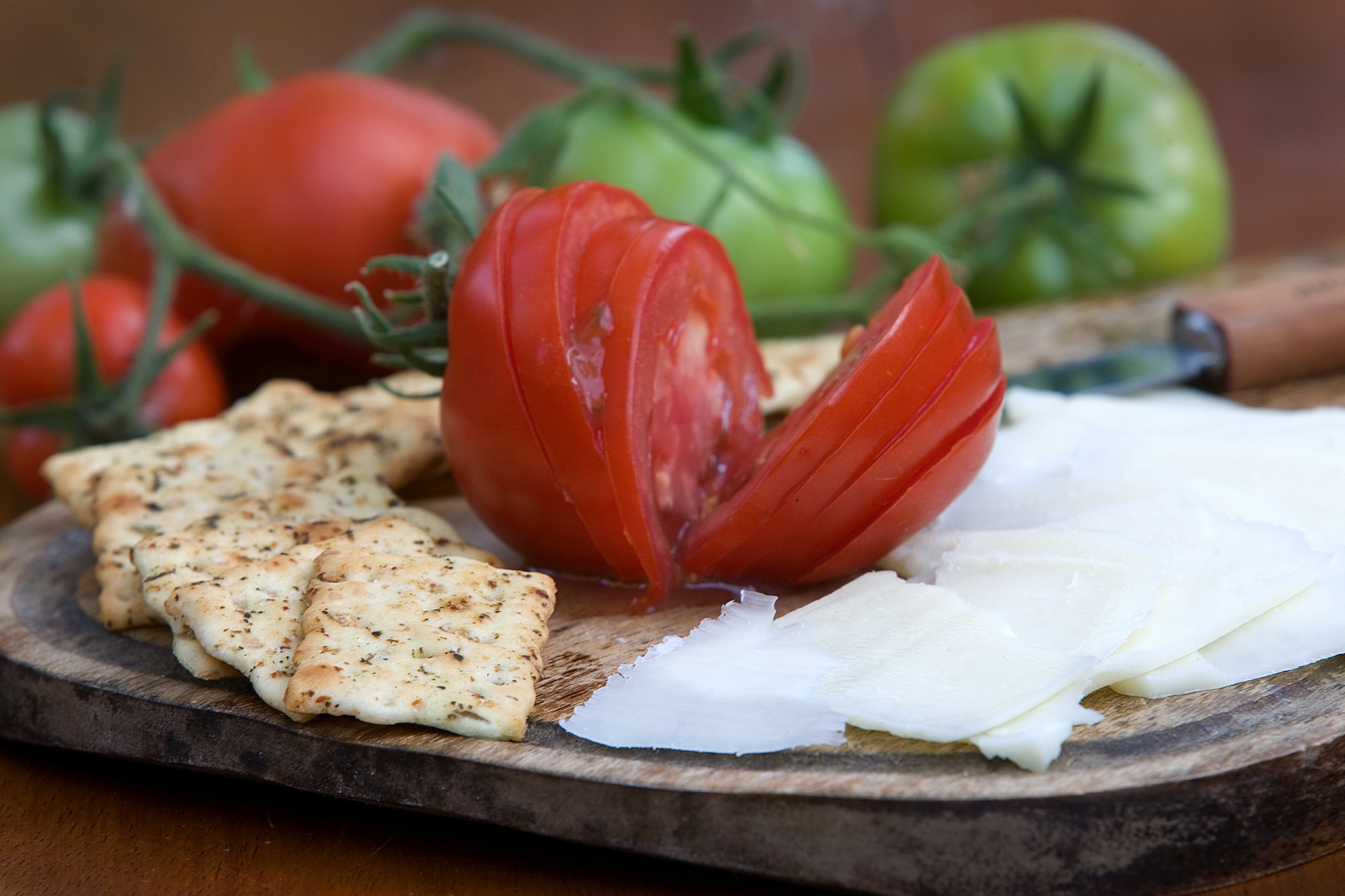 Canon EOS-1D Mark II N sample photo. Tomato and cheese and crackers photography