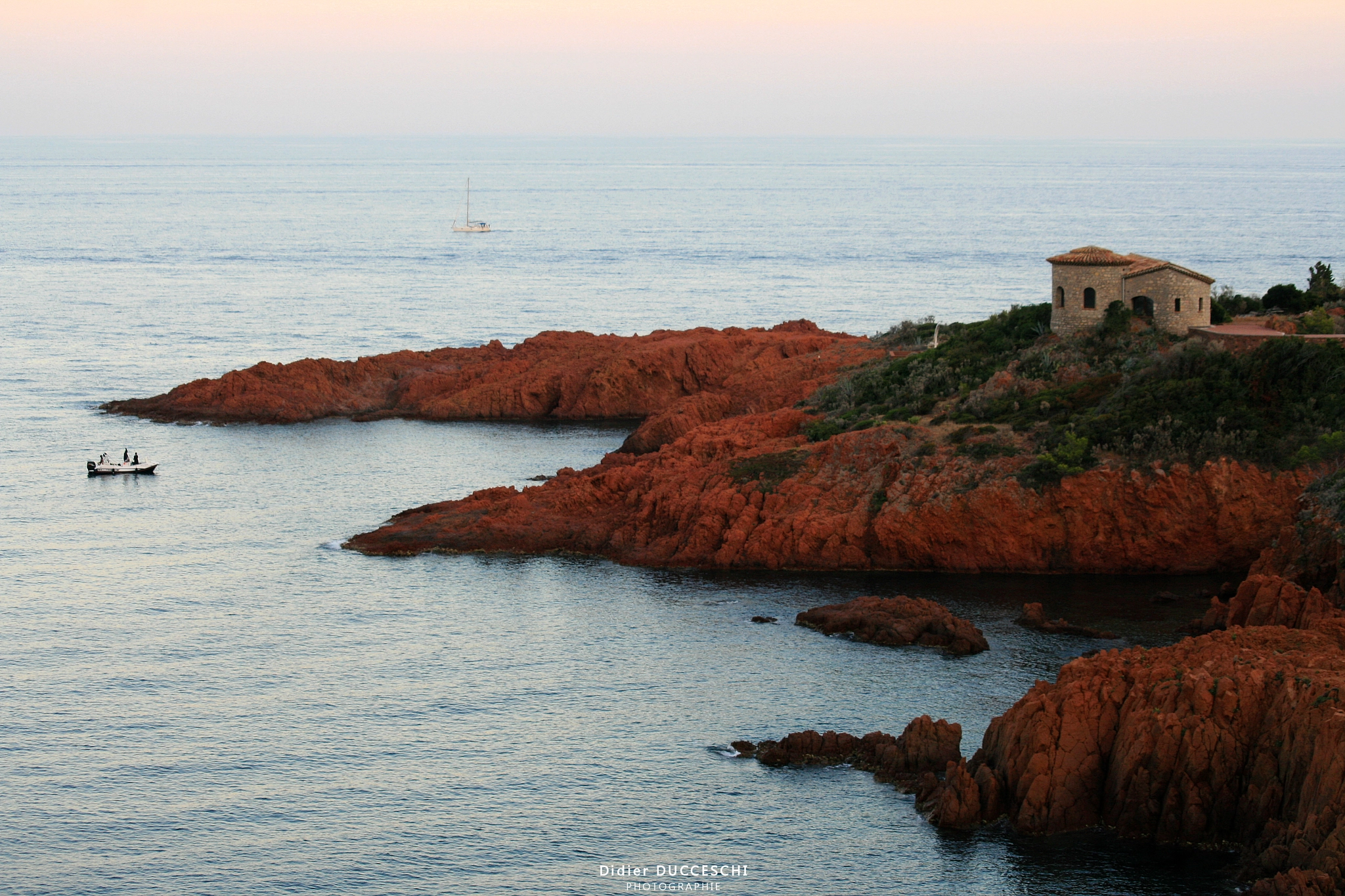 Sigma 55-200mm f/4-5.6 DC sample photo. Evening's peace on esterel photography
