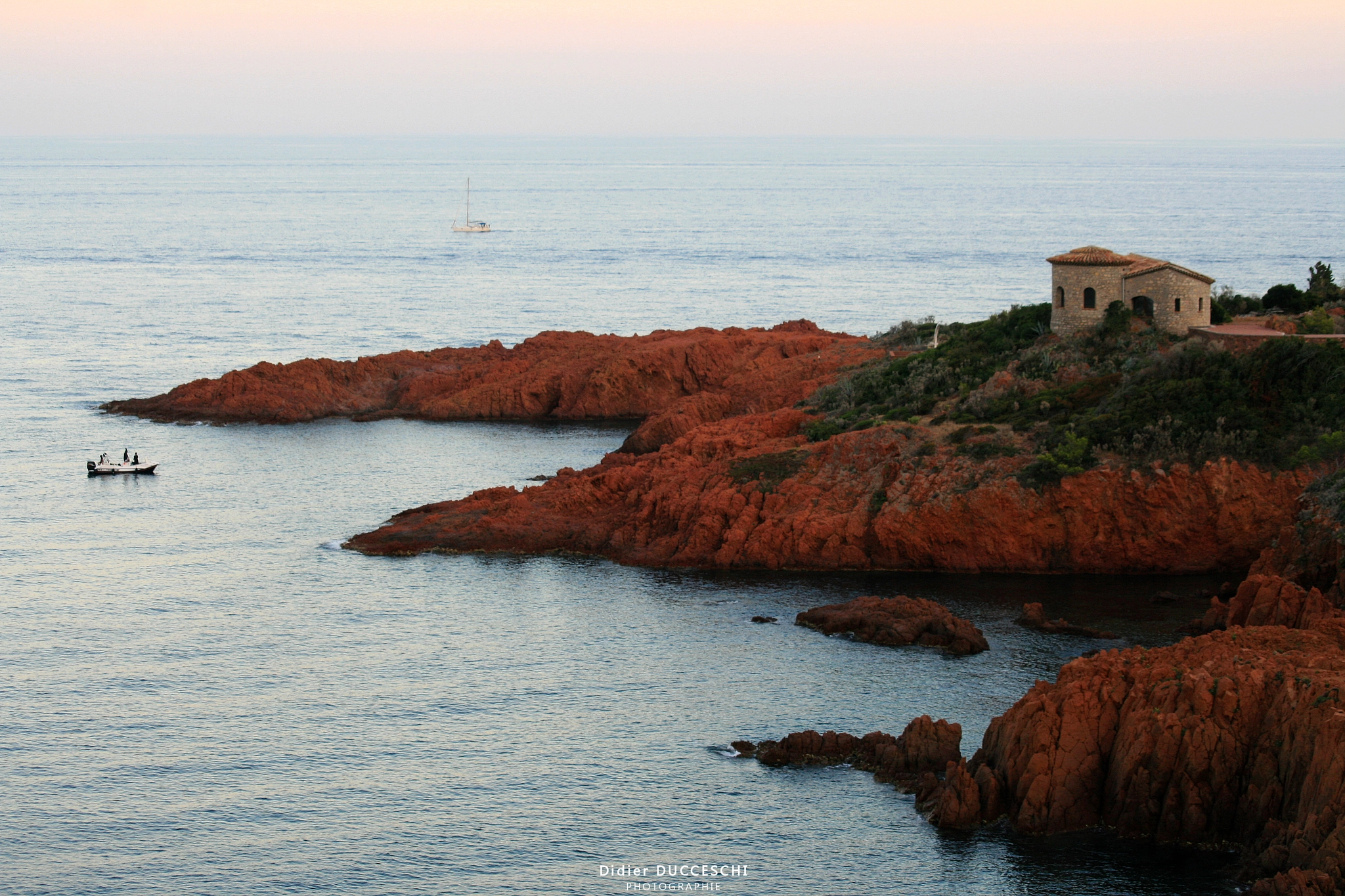 Canon EOS 400D (EOS Digital Rebel XTi / EOS Kiss Digital X) sample photo. Evening's peace on esterel photography