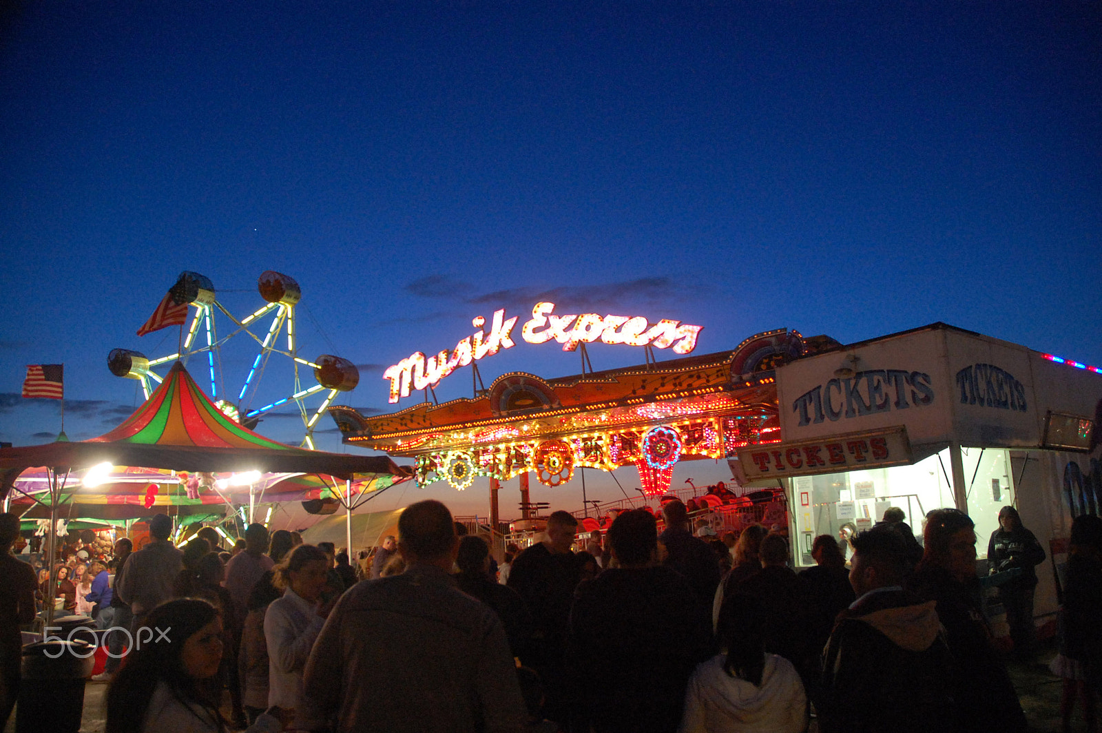 Nikon D40 sample photo. Musik express photography
