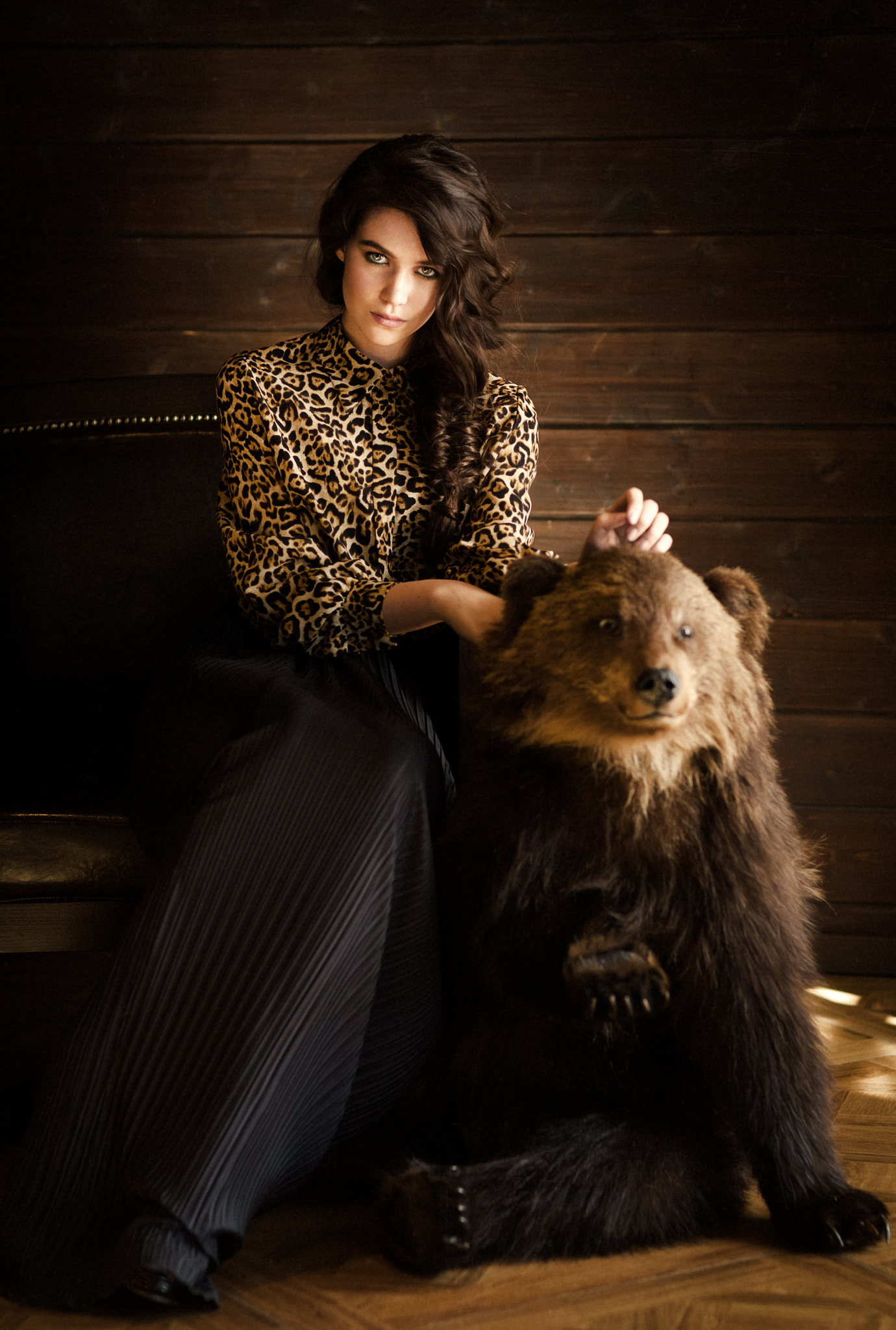 Canon EF 85mm F1.2 sample photo. Girl with bear photography